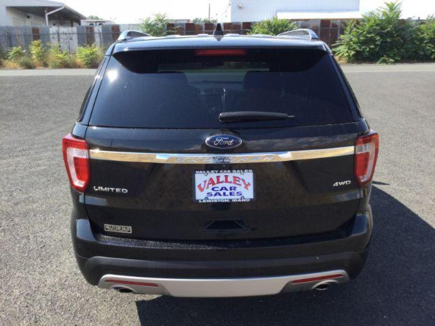 2017 Shadow Black Ford Explorer Limited (1FM5K8F84HG) with an EcoBoost 2.3L I-4 gasoline direct injection engine, located at 1801 Main Street, Lewiston, 83501, (208) 743-9371, 46.417065, -117.004799 - Photo#19