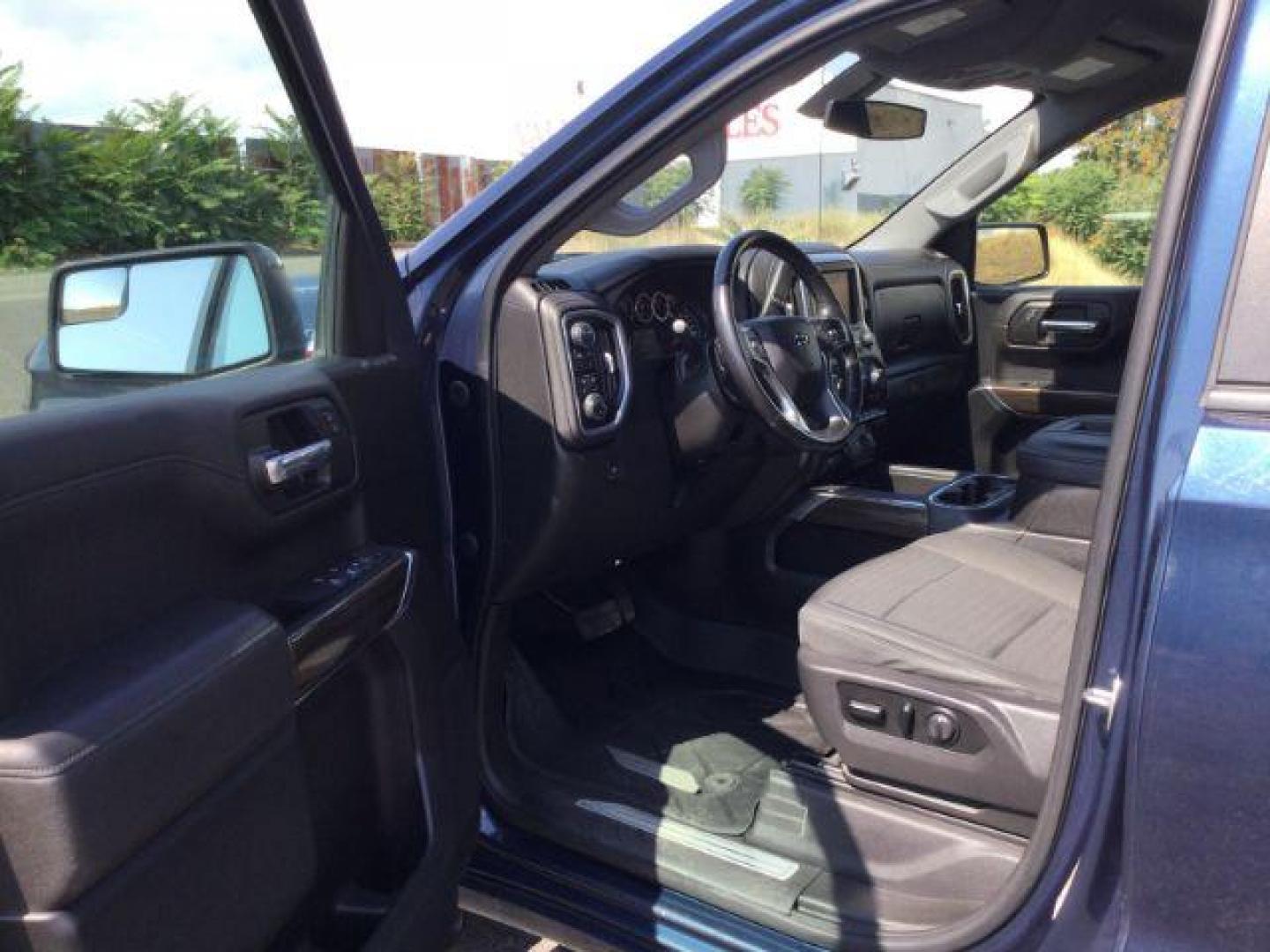 2021 Northsky Blue Metallic /Jet Black Chevrolet Silverado 1500 4WD Crew Cab Short Bed RST (1GCUYEED5MZ) with an EcoTec3 5.3L V-8 gasoline direct injection engine, 8-Speed Automatic transmission, located at 1801 Main Street, Lewiston, 83501, (208) 743-9371, 46.417065, -117.004799 - Photo#3