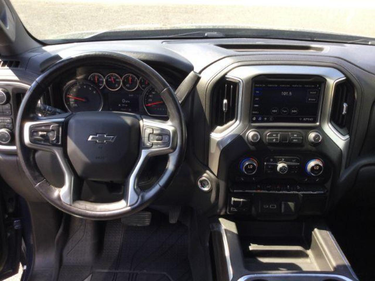 2021 Northsky Blue Metallic /Jet Black Chevrolet Silverado 1500 4WD Crew Cab Short Bed RST (1GCUYEED5MZ) with an EcoTec3 5.3L V-8 gasoline direct injection engine, 8-Speed Automatic transmission, located at 1801 Main Street, Lewiston, 83501, (208) 743-9371, 46.417065, -117.004799 - Photo#5