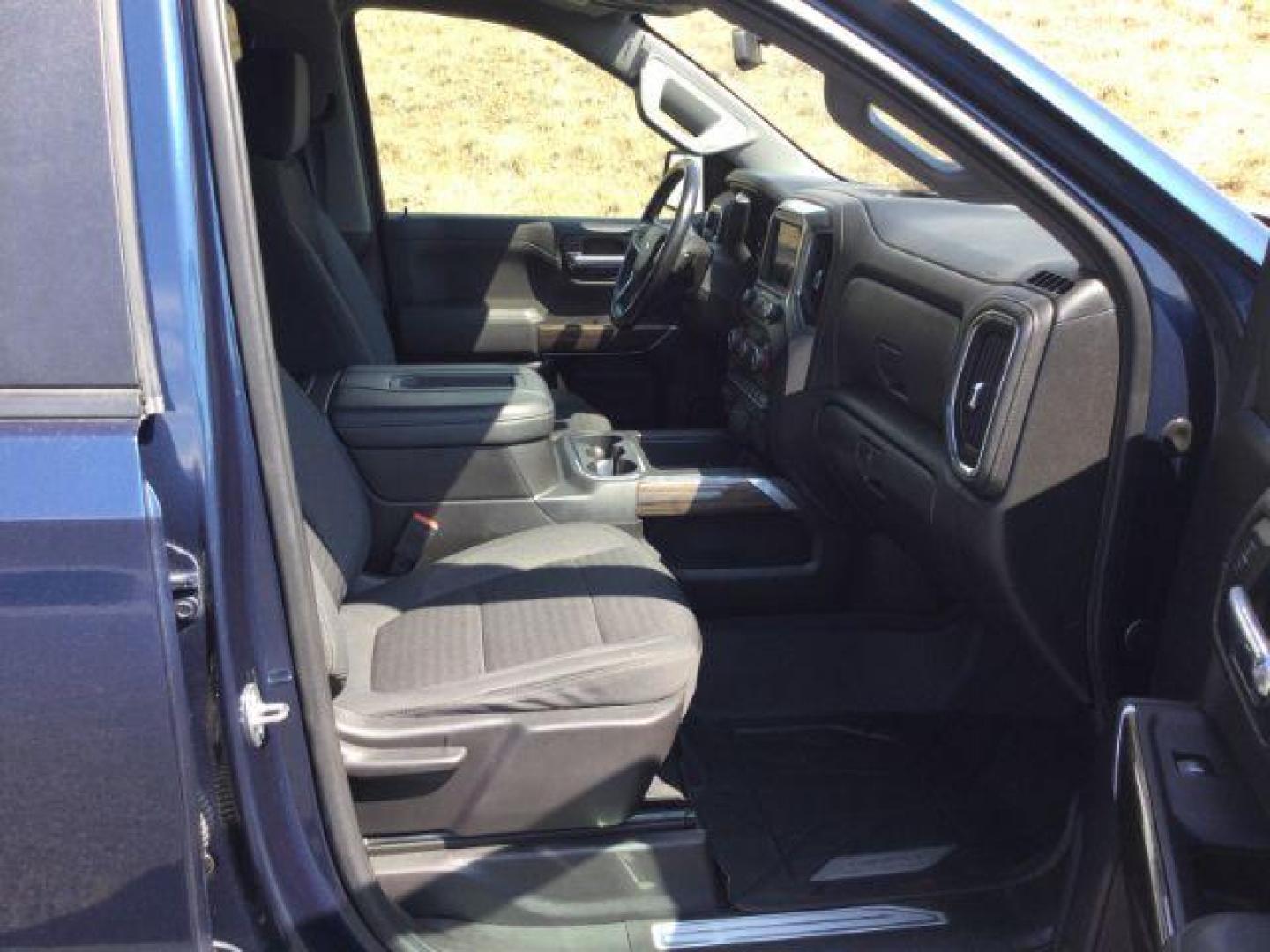 2021 Northsky Blue Metallic /Jet Black Chevrolet Silverado 1500 4WD Crew Cab Short Bed RST (1GCUYEED5MZ) with an EcoTec3 5.3L V-8 gasoline direct injection engine, 8-Speed Automatic transmission, located at 1801 Main Street, Lewiston, 83501, (208) 743-9371, 46.417065, -117.004799 - Photo#12