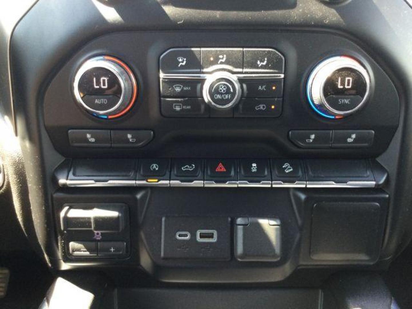 2021 Northsky Blue Metallic /Jet Black Chevrolet Silverado 1500 4WD Crew Cab Short Bed RST (1GCUYEED5MZ) with an EcoTec3 5.3L V-8 gasoline direct injection engine, 8-Speed Automatic transmission, located at 1801 Main Street, Lewiston, 83501, (208) 743-9371, 46.417065, -117.004799 - Photo#15