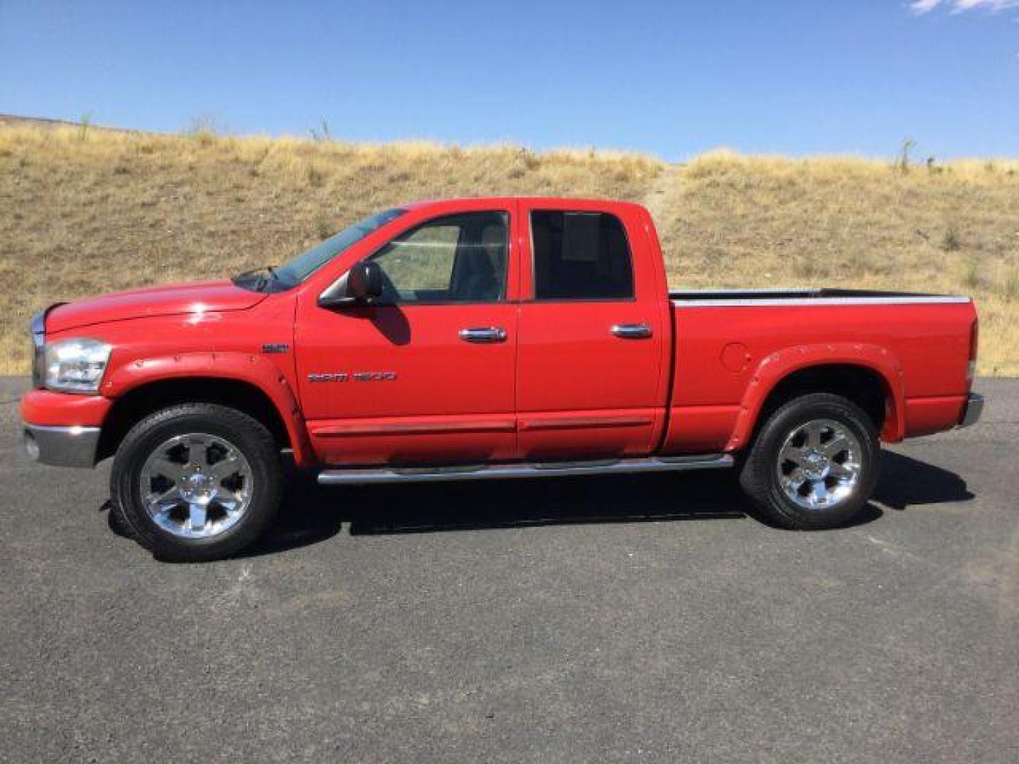 2007 Flame Red Clearcoat /Medium Slate Gray Dodge Ram 1500 Quad Cab SLT 4WD 5.7L V8 (1D7HU18277J) with an 5.7L Hemi V8 engine, 4 speed Automatic transmission, located at 1801 Main Street, Lewiston, 83501, (208) 743-9371, 46.417065, -117.004799 - Photo#6