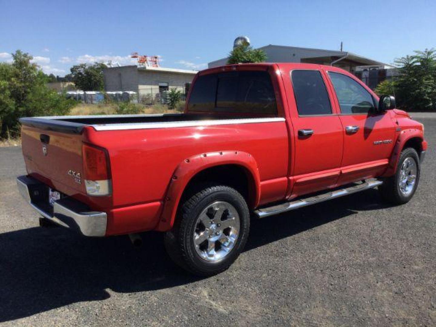 2007 Flame Red Clearcoat /Medium Slate Gray Dodge Ram 1500 Quad Cab SLT 4WD 5.7L V8 (1D7HU18277J) with an 5.7L Hemi V8 engine, 4 speed Automatic transmission, located at 1801 Main Street, Lewiston, 83501, (208) 743-9371, 46.417065, -117.004799 - Photo#8