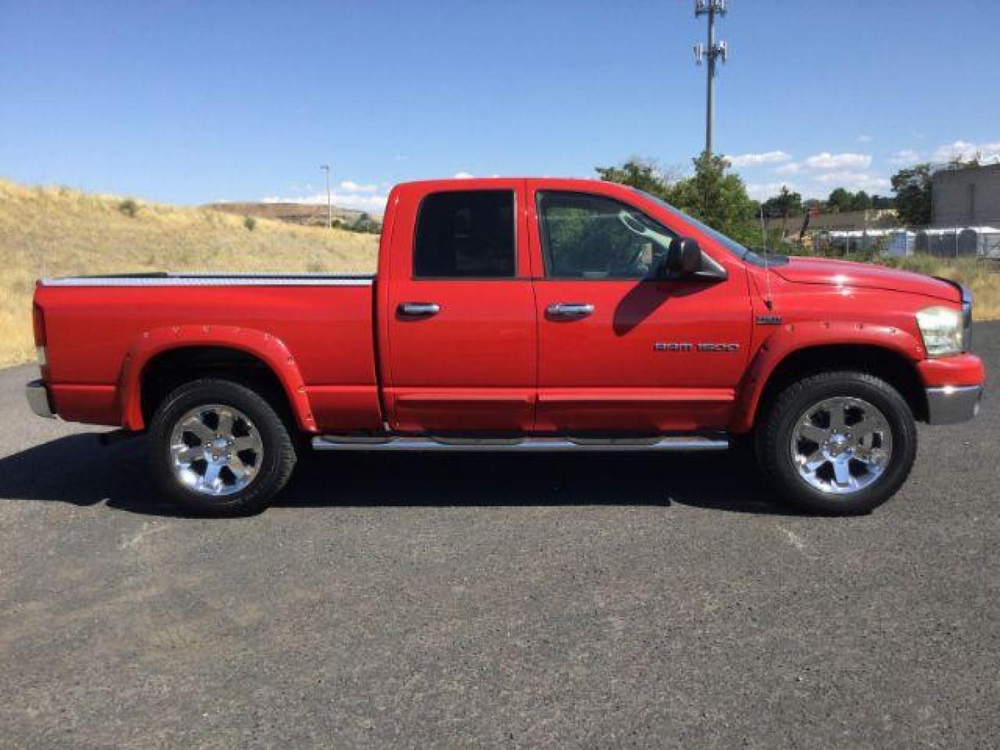 2007 Flame Red Clearcoat /Medium Slate Gray Dodge Ram 1500 Quad Cab SLT 4WD 5.7L V8 (1D7HU18277J) with an 5.7L Hemi V8 engine, 4 speed Automatic transmission, located at 1801 Main Street, Lewiston, 83501, (208) 743-9371, 46.417065, -117.004799 - Photo#11