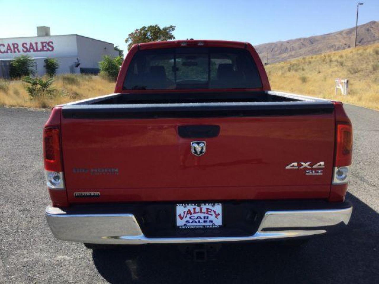 2007 Flame Red Clearcoat /Medium Slate Gray Dodge Ram 1500 Quad Cab SLT 4WD 5.7L V8 (1D7HU18277J) with an 5.7L Hemi V8 engine, 4 speed Automatic transmission, located at 1801 Main Street, Lewiston, 83501, (208) 743-9371, 46.417065, -117.004799 - Photo#13