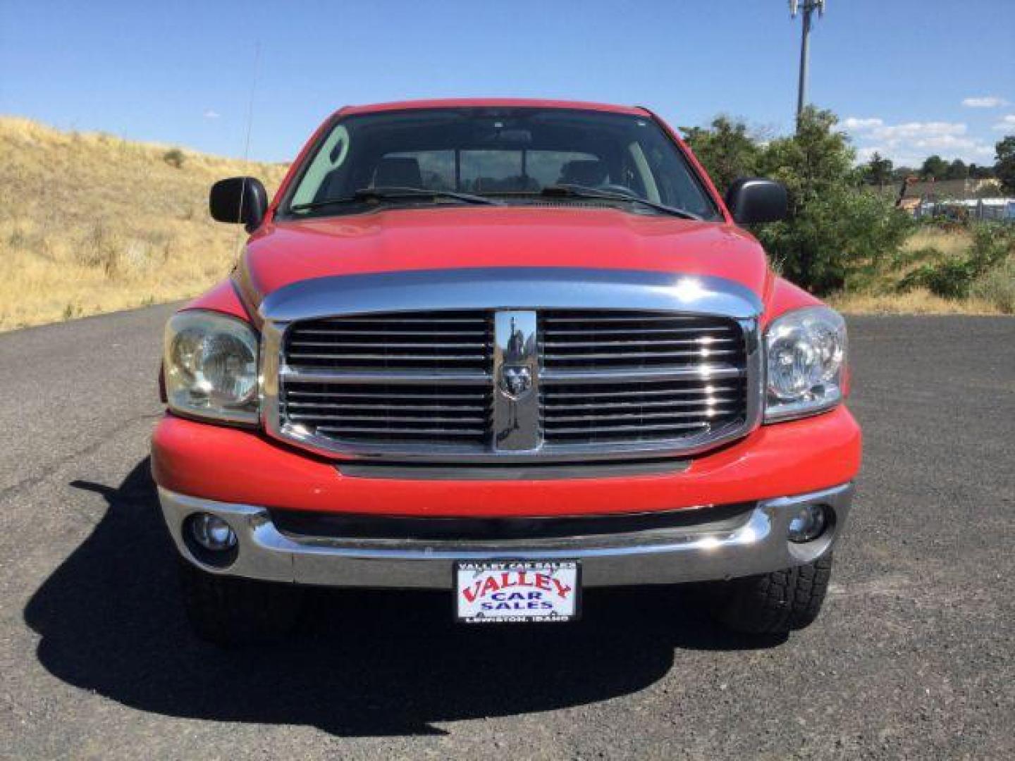 2007 Flame Red Clearcoat /Medium Slate Gray Dodge Ram 1500 Quad Cab SLT 4WD 5.7L V8 (1D7HU18277J) with an 5.7L Hemi V8 engine, 4 speed Automatic transmission, located at 1801 Main Street, Lewiston, 83501, (208) 743-9371, 46.417065, -117.004799 - Photo#17