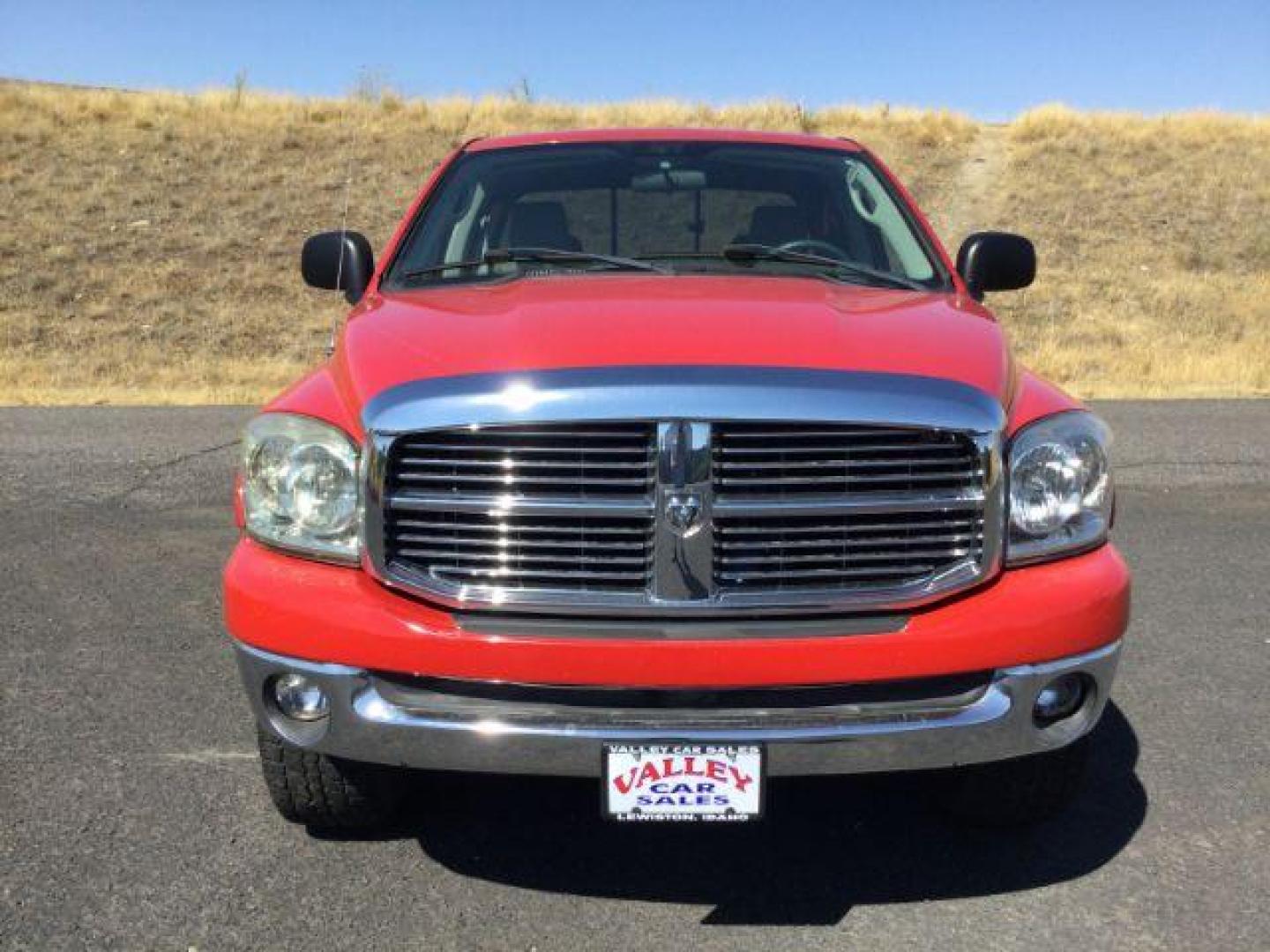 2007 Flame Red Clearcoat /Medium Slate Gray Dodge Ram 1500 Quad Cab SLT 4WD 5.7L V8 (1D7HU18277J) with an 5.7L Hemi V8 engine, 4 speed Automatic transmission, located at 1801 Main Street, Lewiston, 83501, (208) 743-9371, 46.417065, -117.004799 - Photo#20