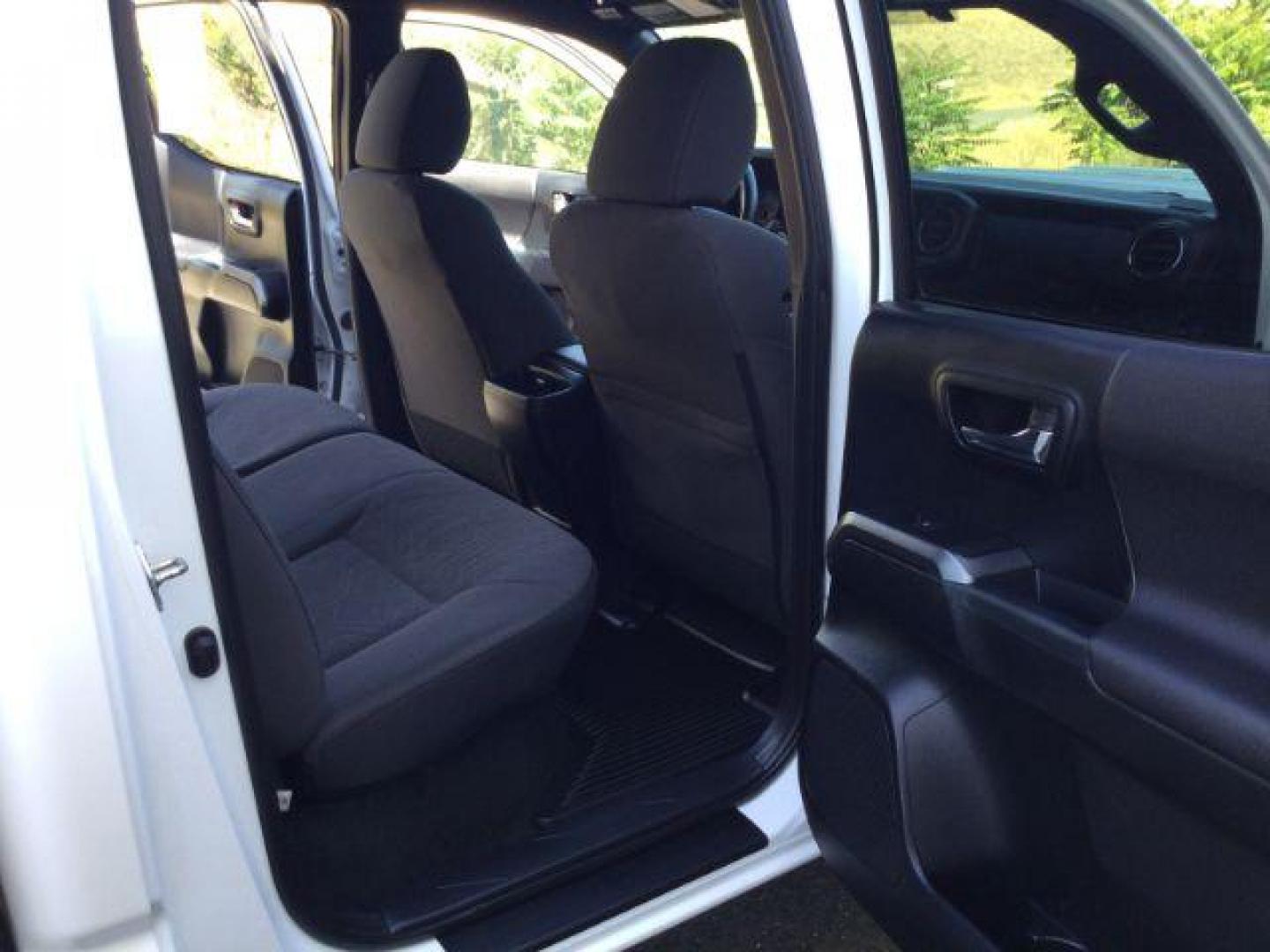 2016 Super White /Black Cloth Toyota Tacoma Crew Cab Long Bed TRD Sport 4WD (3TMDZ5BN0GM) with an 3.5L V-6 port/direct injection engine, 6-Speed Automatic transmission, located at 1801 Main Street, Lewiston, 83501, (208) 743-9371, 46.417065, -117.004799 - Photo#6