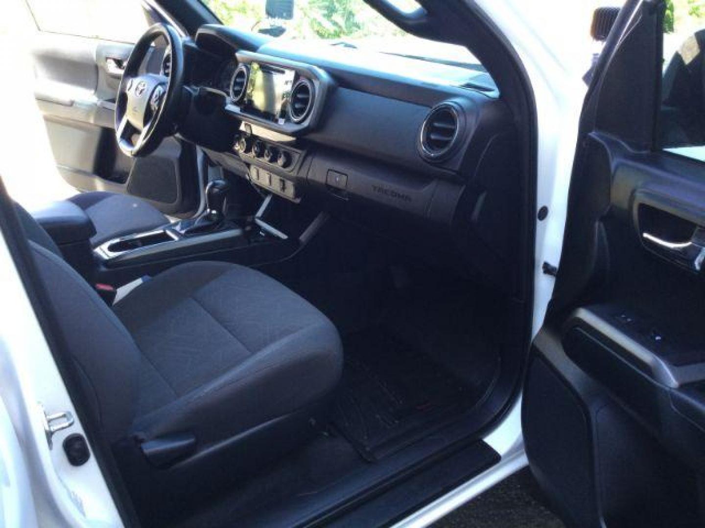 2016 Super White /Black Cloth Toyota Tacoma Crew Cab Long Bed TRD Sport 4WD (3TMDZ5BN0GM) with an 3.5L V-6 port/direct injection engine, 6-Speed Automatic transmission, located at 1801 Main Street, Lewiston, 83501, (208) 743-9371, 46.417065, -117.004799 - Photo#8
