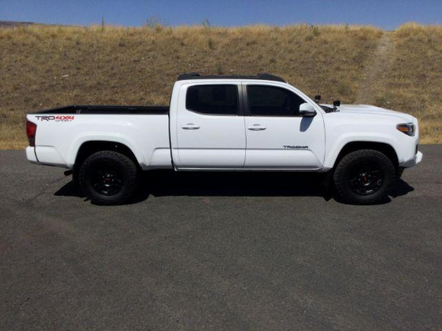 2016 Super White /Black Cloth Toyota Tacoma Crew Cab Long Bed TRD Sport 4WD (3TMDZ5BN0GM) with an 3.5L V-6 port/direct injection engine, 6-Speed Automatic transmission, located at 1801 Main Street, Lewiston, 83501, (208) 743-9371, 46.417065, -117.004799 - Photo#11