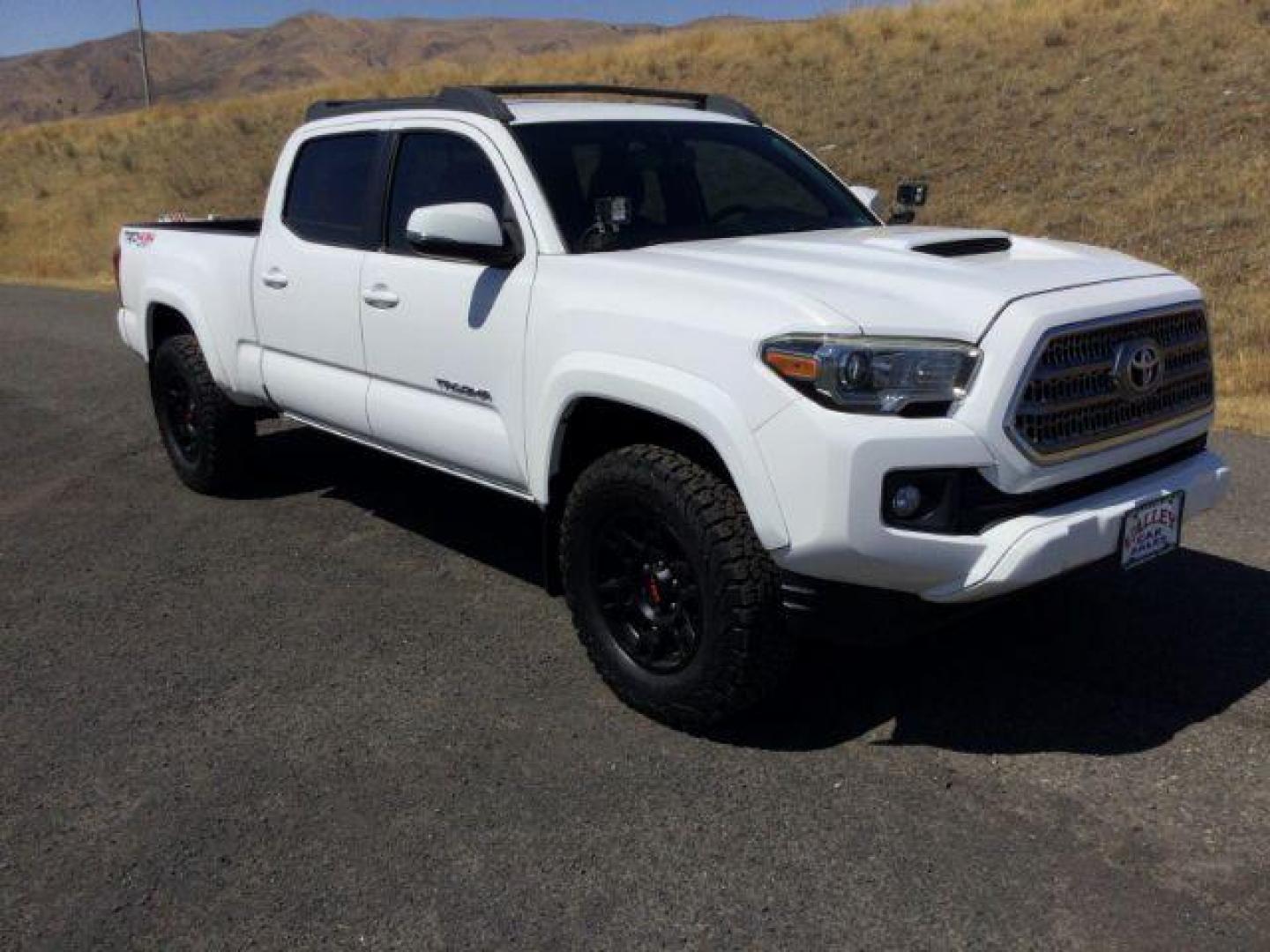 2016 Super White /Black Cloth Toyota Tacoma Crew Cab Long Bed TRD Sport 4WD (3TMDZ5BN0GM) with an 3.5L V-6 port/direct injection engine, 6-Speed Automatic transmission, located at 1801 Main Street, Lewiston, 83501, (208) 743-9371, 46.417065, -117.004799 - Photo#14