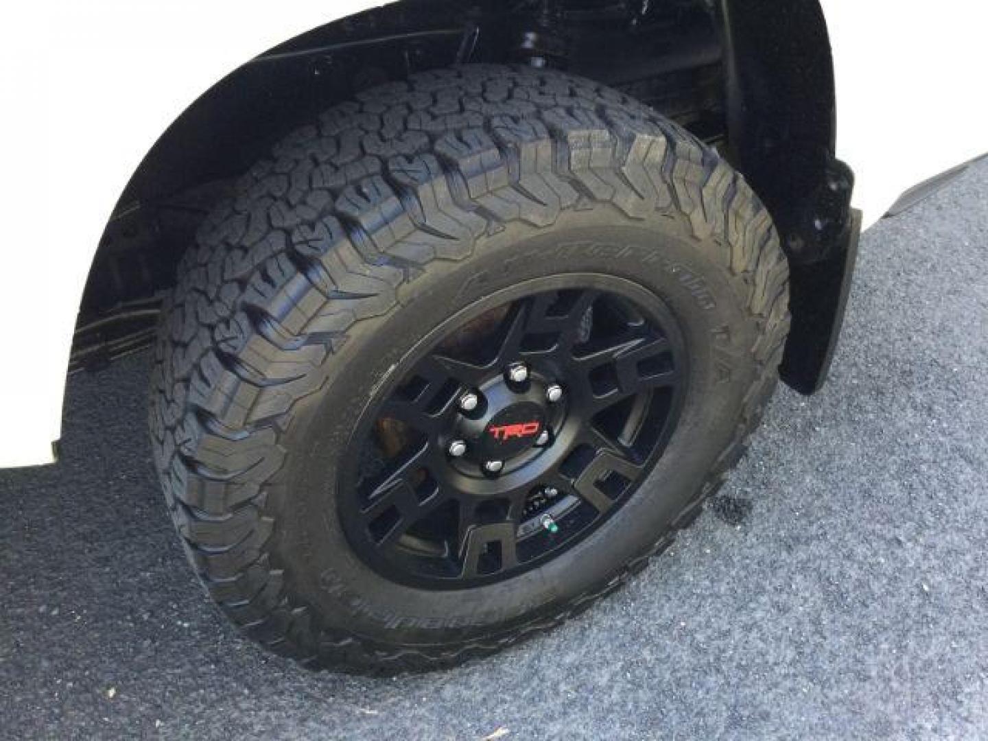 2016 Super White /Black Cloth Toyota Tacoma Crew Cab Long Bed TRD Sport 4WD (3TMDZ5BN0GM) with an 3.5L V-6 port/direct injection engine, 6-Speed Automatic transmission, located at 1801 Main Street, Lewiston, 83501, (208) 743-9371, 46.417065, -117.004799 - Photo#18