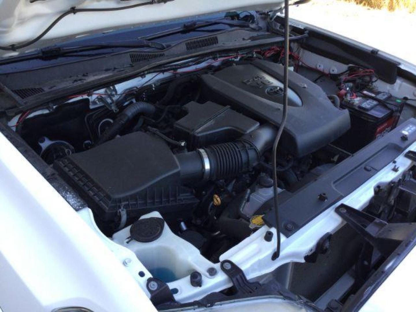 2016 Super White /Black Cloth Toyota Tacoma Crew Cab Long Bed TRD Sport 4WD (3TMDZ5BN0GM) with an 3.5L V-6 port/direct injection engine, 6-Speed Automatic transmission, located at 1801 Main Street, Lewiston, 83501, (208) 743-9371, 46.417065, -117.004799 - Photo#22