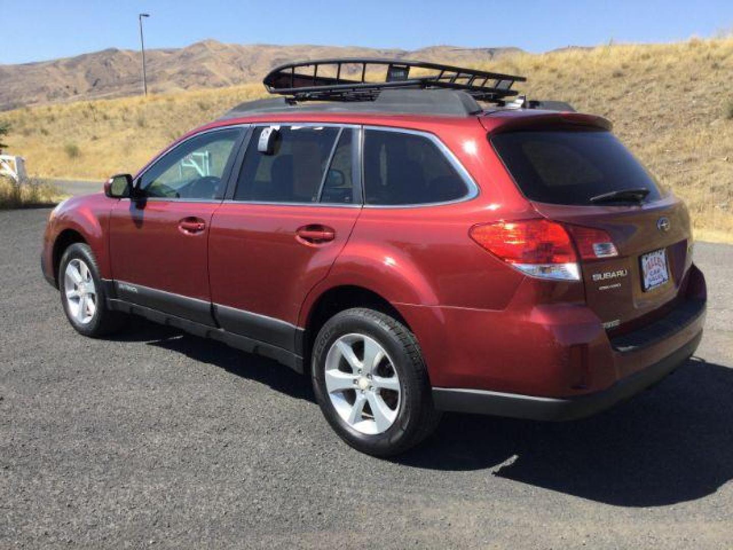 2014 Venetian Red Pearl /Black Subaru Outback 2.5i Premium (4S4BRBCC1E3) with an 2.5L H-4 DOHC engine, Automatic, CVT w/Manual Mode transmission, located at 1801 Main Street, Lewiston, 83501, (208) 743-9371, 46.417065, -117.004799 - Photo#3