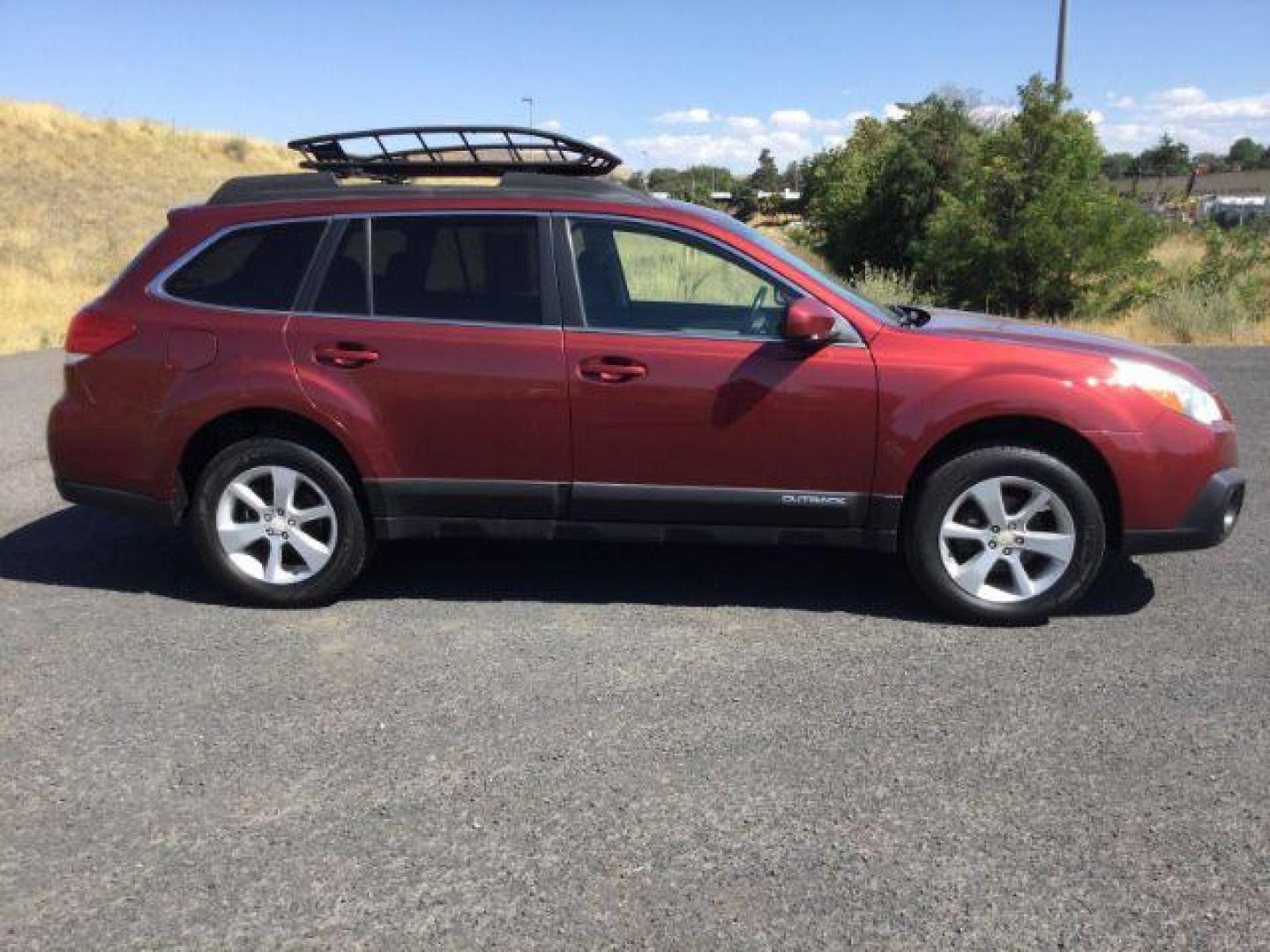 2014 Venetian Red Pearl /Black Subaru Outback 2.5i Premium (4S4BRBCC1E3) with an 2.5L H-4 DOHC engine, Automatic, CVT w/Manual Mode transmission, located at 1801 Main Street, Lewiston, 83501, (208) 743-9371, 46.417065, -117.004799 - Photo#19