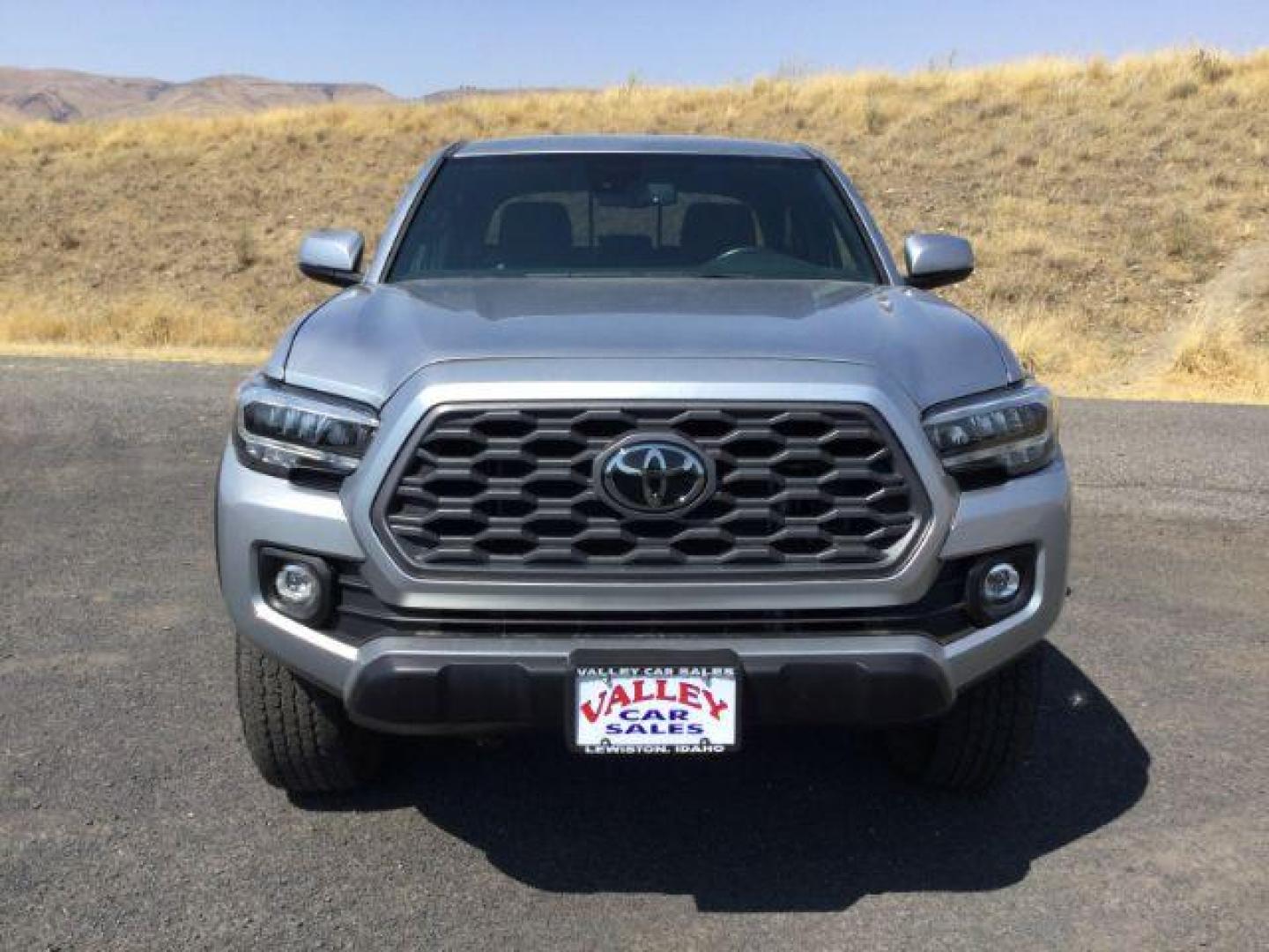 2023 Celestial Silver Metallic /Black/Gun Metal Toyota Tacoma TRD Off Road (3TMDZ5BN2PM) with an 3.5L V-6 port/direct injection engine, 6-SPEED AUTOMATIC transmission, located at 1801 Main Street, Lewiston, 83501, (208) 743-9371, 46.417065, -117.004799 - Photo#21