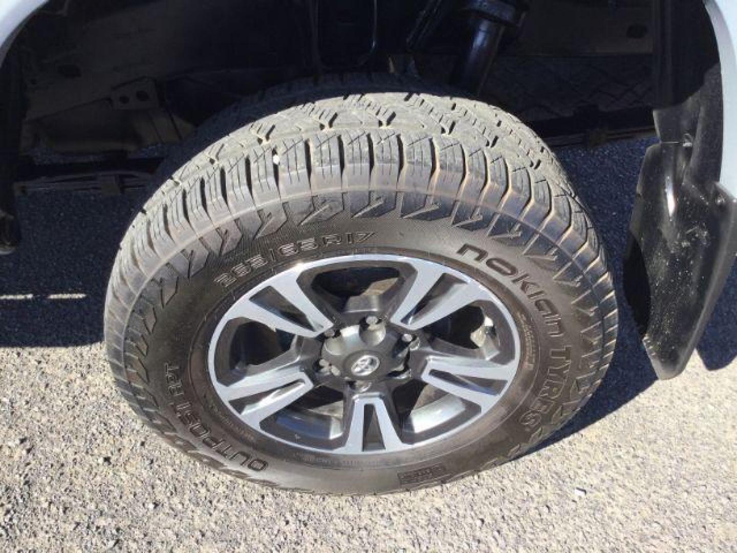 2019 Cement /Graphite w/Gun Metal Toyota Tacoma Crew Cab TRD Sport Long Bed (5TFDZ5BN1KX) with an 3.5L V-6 port/direct injection engine, 6-Speed Automatic transmission, located at 1801 Main Street, Lewiston, 83501, (208) 743-9371, 46.417065, -117.004799 - Photo#8