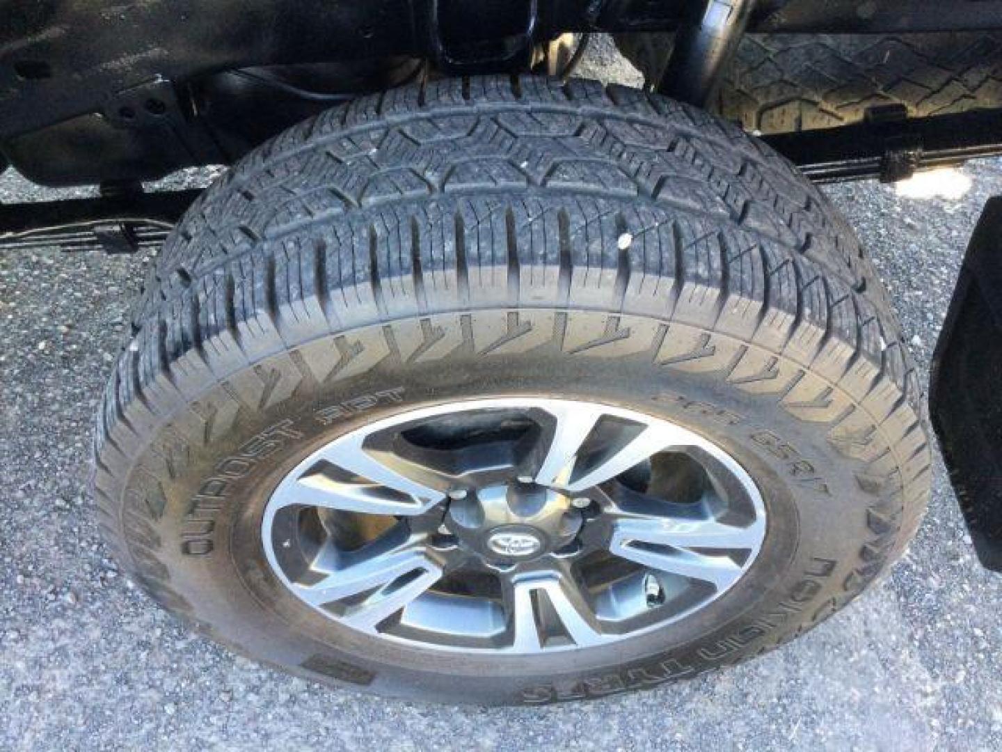 2019 Cement /Graphite w/Gun Metal Toyota Tacoma Crew Cab TRD Sport Long Bed (5TFDZ5BN1KX) with an 3.5L V-6 port/direct injection engine, 6-Speed Automatic transmission, located at 1801 Main Street, Lewiston, 83501, (208) 743-9371, 46.417065, -117.004799 - Photo#13