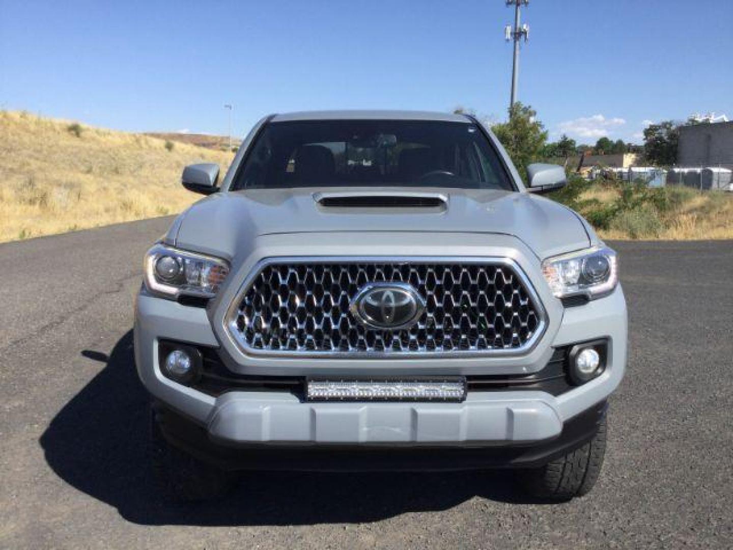 2019 Cement /Graphite w/Gun Metal Toyota Tacoma Crew Cab TRD Sport Long Bed (5TFDZ5BN1KX) with an 3.5L V-6 port/direct injection engine, 6-Speed Automatic transmission, located at 1801 Main Street, Lewiston, 83501, (208) 743-9371, 46.417065, -117.004799 - Photo#15