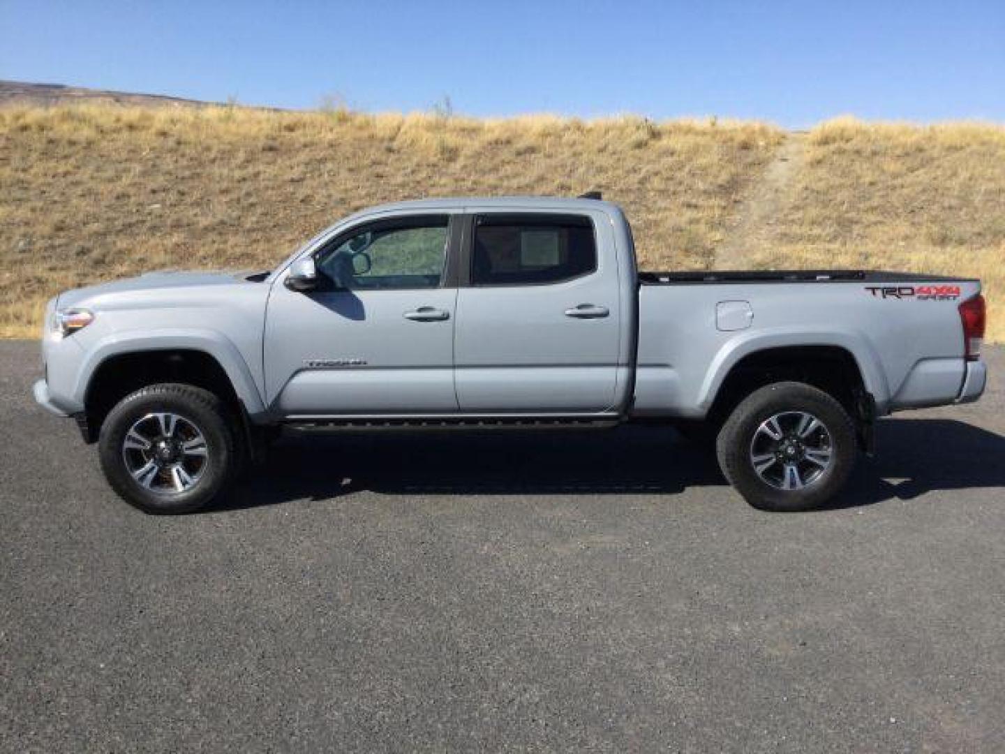 2019 Cement /Graphite w/Gun Metal Toyota Tacoma Crew Cab TRD Sport Long Bed (5TFDZ5BN1KX) with an 3.5L V-6 port/direct injection engine, 6-Speed Automatic transmission, located at 1801 Main Street, Lewiston, 83501, (208) 743-9371, 46.417065, -117.004799 - Photo#18