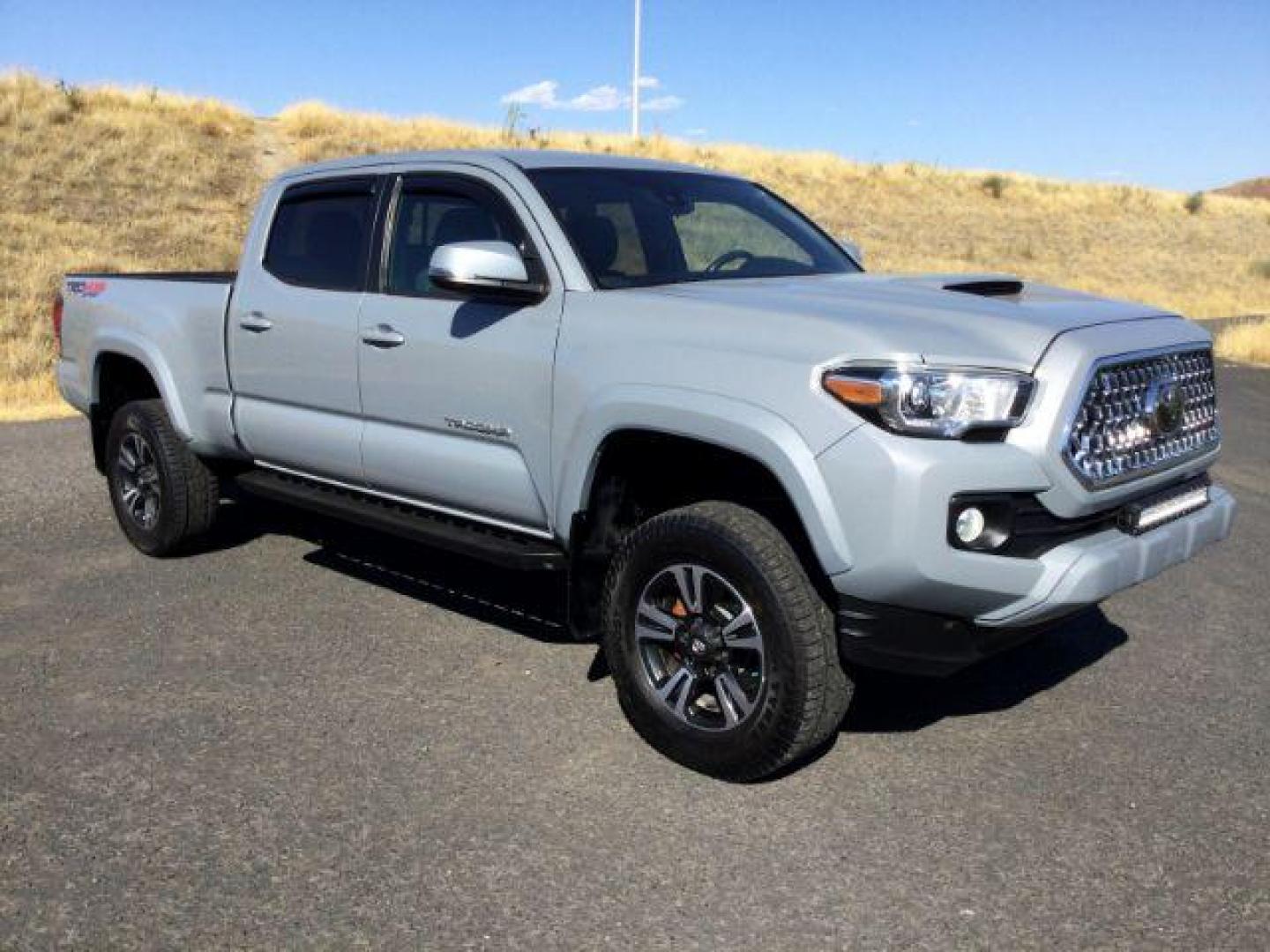 2019 Cement /Graphite w/Gun Metal Toyota Tacoma Crew Cab TRD Sport Long Bed (5TFDZ5BN1KX) with an 3.5L V-6 port/direct injection engine, 6-Speed Automatic transmission, located at 1801 Main Street, Lewiston, 83501, (208) 743-9371, 46.417065, -117.004799 - Photo#20