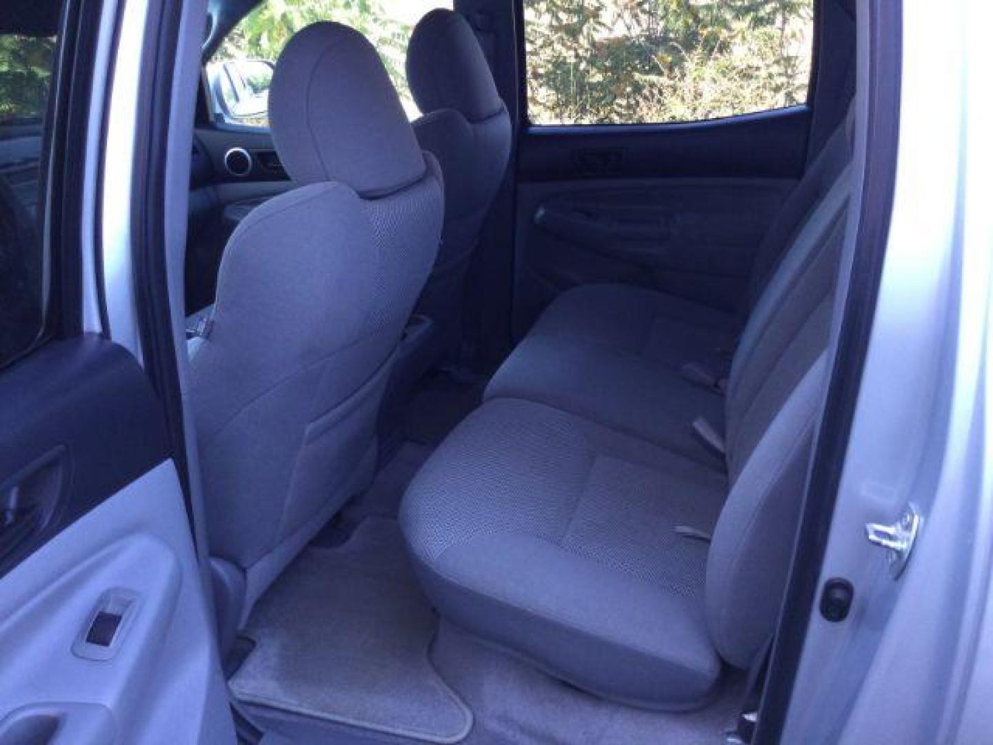 2009 Toyota Tacoma Base V6 (3TMLU42N39M) with an 4L V-6 DOHC engine, located at 1801 Main Street, Lewiston, 83501, (208) 743-9371, 46.417065, -117.004799 - Photo#5