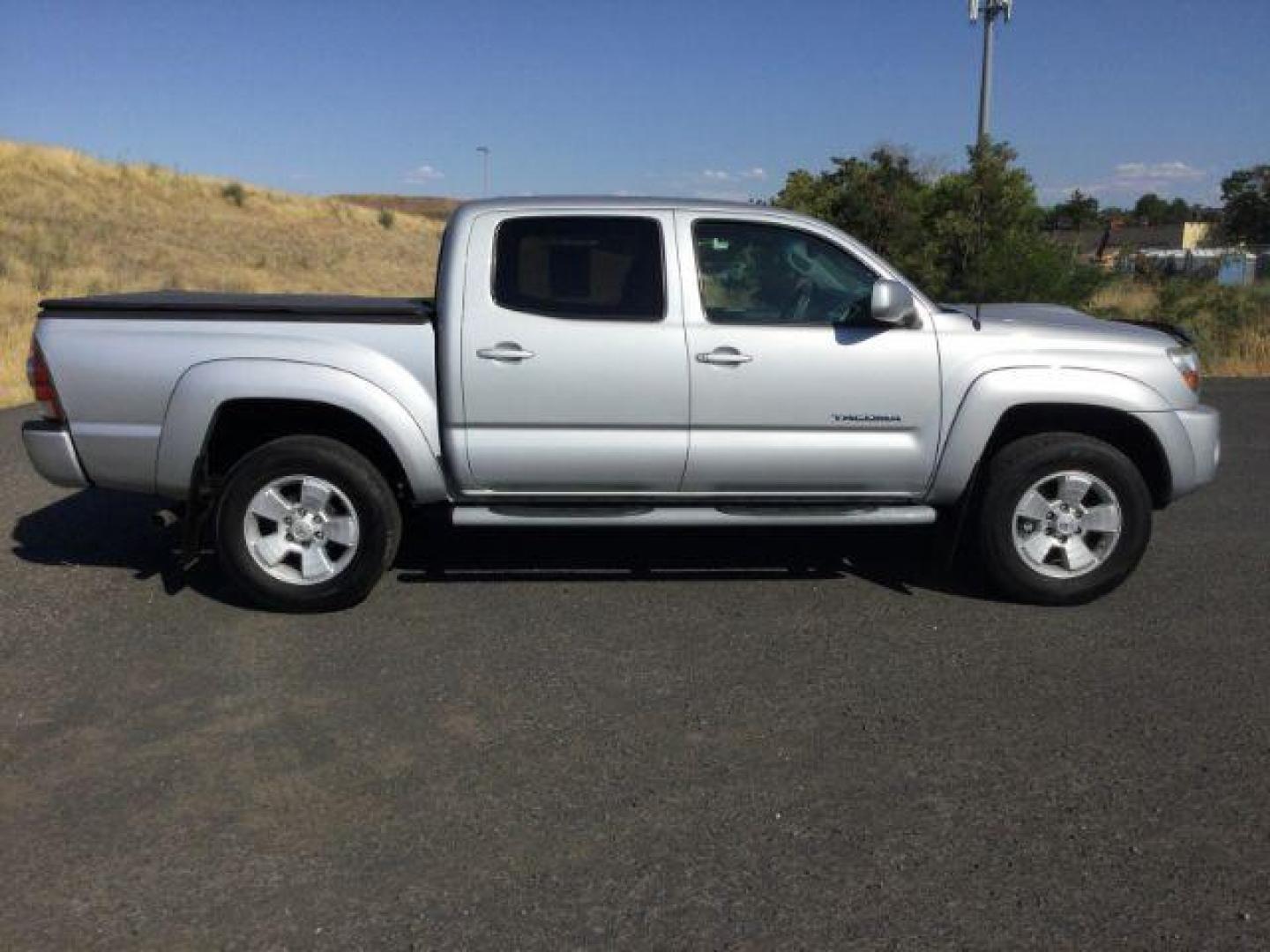 2009 Toyota Tacoma Base V6 (3TMLU42N39M) with an 4L V-6 DOHC engine, located at 1801 Main Street, Lewiston, 83501, (208) 743-9371, 46.417065, -117.004799 - Photo#10