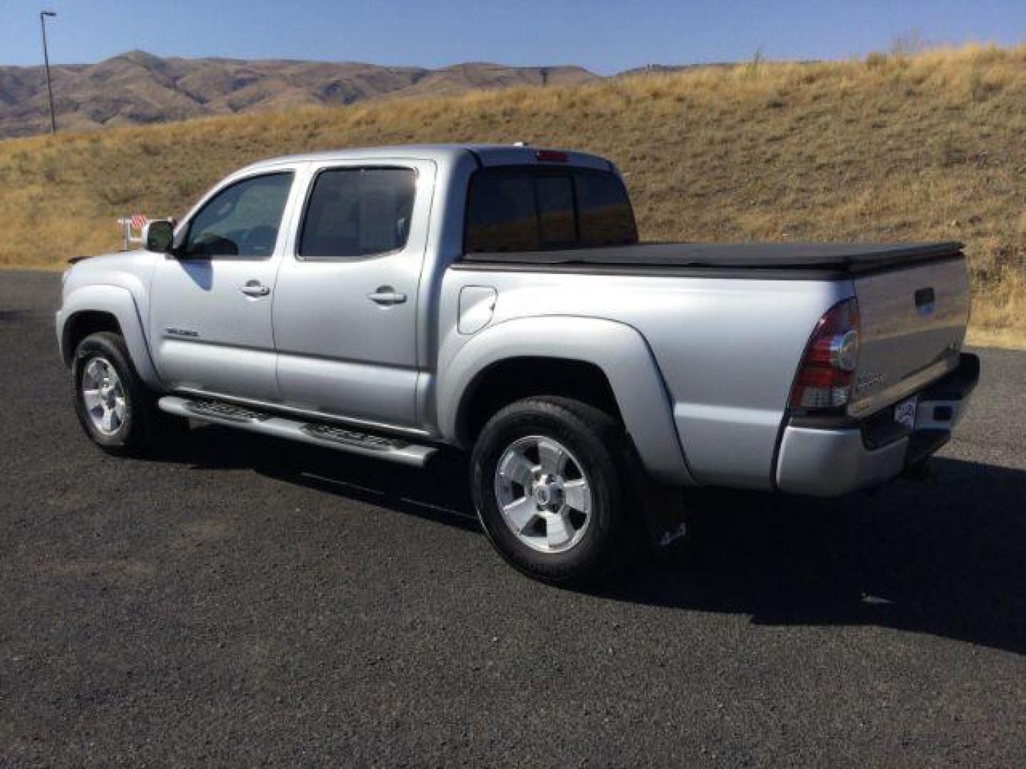 2009 Toyota Tacoma Base V6 (3TMLU42N39M) with an 4L V-6 DOHC engine, located at 1801 Main Street, Lewiston, 83501, (208) 743-9371, 46.417065, -117.004799 - Photo#12