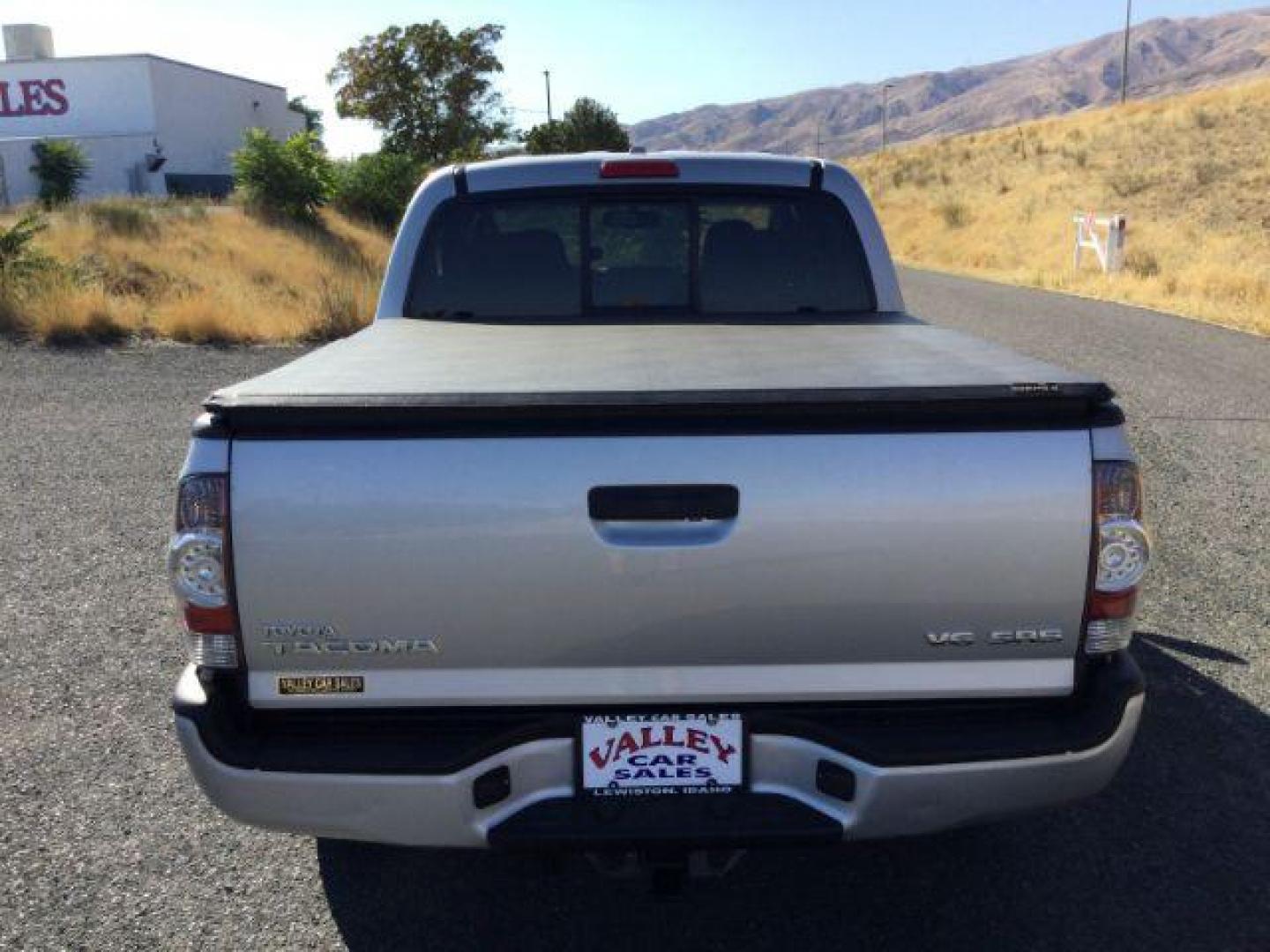 2009 Toyota Tacoma Base V6 (3TMLU42N39M) with an 4L V-6 DOHC engine, located at 1801 Main Street, Lewiston, 83501, (208) 743-9371, 46.417065, -117.004799 - Photo#13