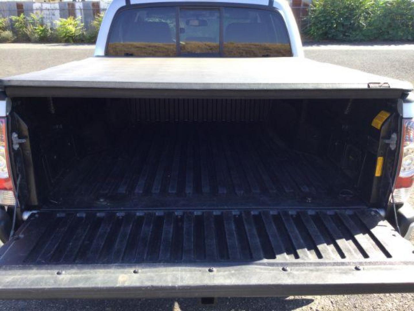 2009 Toyota Tacoma Base V6 (3TMLU42N39M) with an 4L V-6 DOHC engine, located at 1801 Main Street, Lewiston, 83501, (208) 743-9371, 46.417065, -117.004799 - Photo#17
