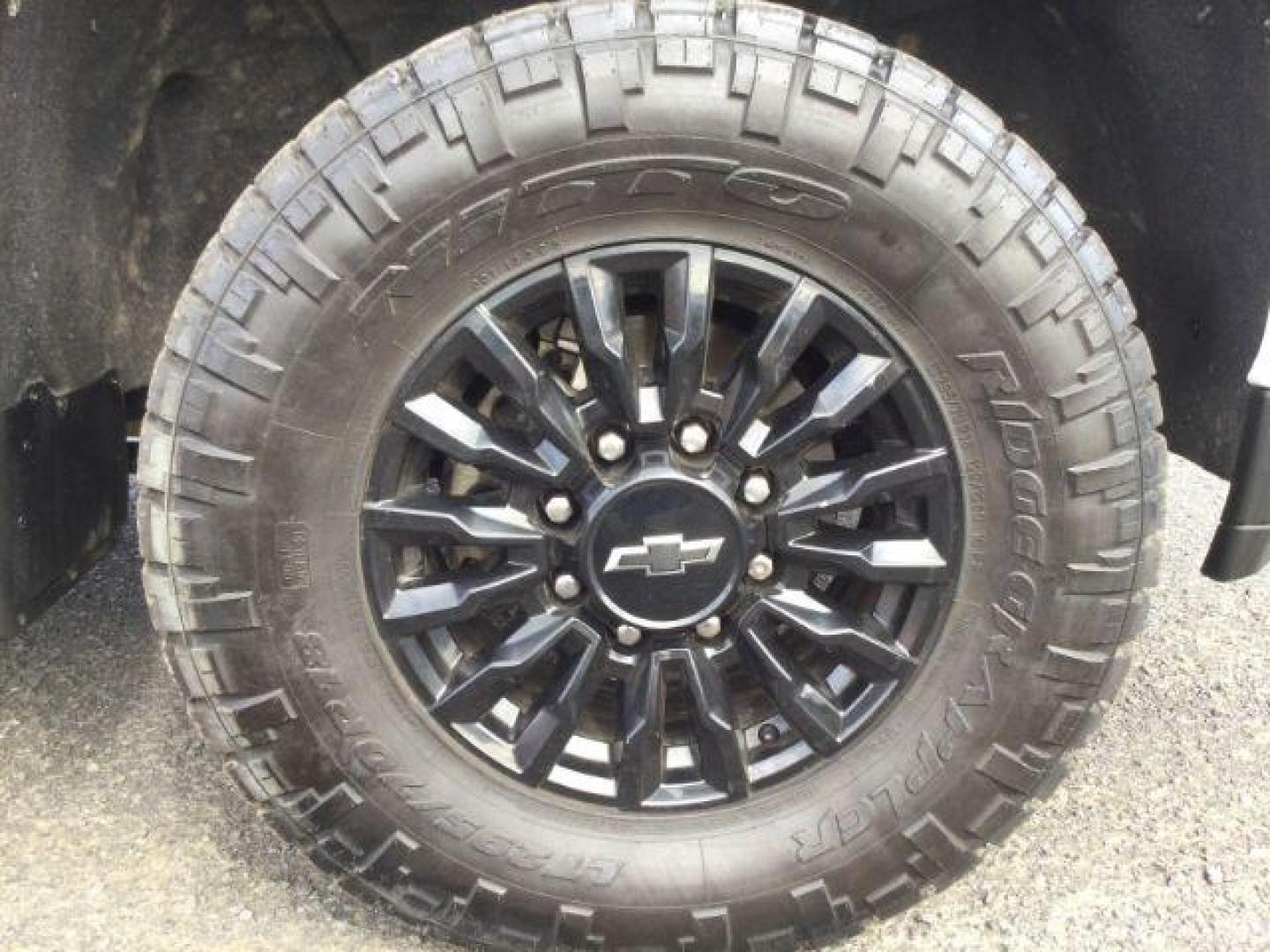 2023 Summit White /BLACK LEATHER Chevrolet Silverado 3500HD Crew Cab Standard Bed LT (1GC4YTEY6PF) with an Duramax 6.6L V-8 diesel direct injection engine, 10-speed automatic transmission, located at 1801 Main Street, Lewiston, 83501, (208) 743-9371, 46.417065, -117.004799 - Photo#21
