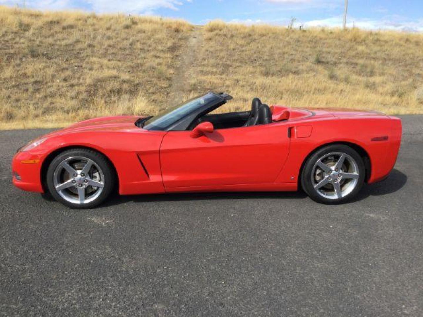 2007 Victory Red /BLACK LEATHER Chevrolet Corvette BASE (1G1YY36U875) with an 6.0L V8 LS2 engine, 6-Speed Automatic transmission, located at 1801 Main Street, Lewiston, 83501, (208) 743-9371, 46.417065, -117.004799 - Photo#8