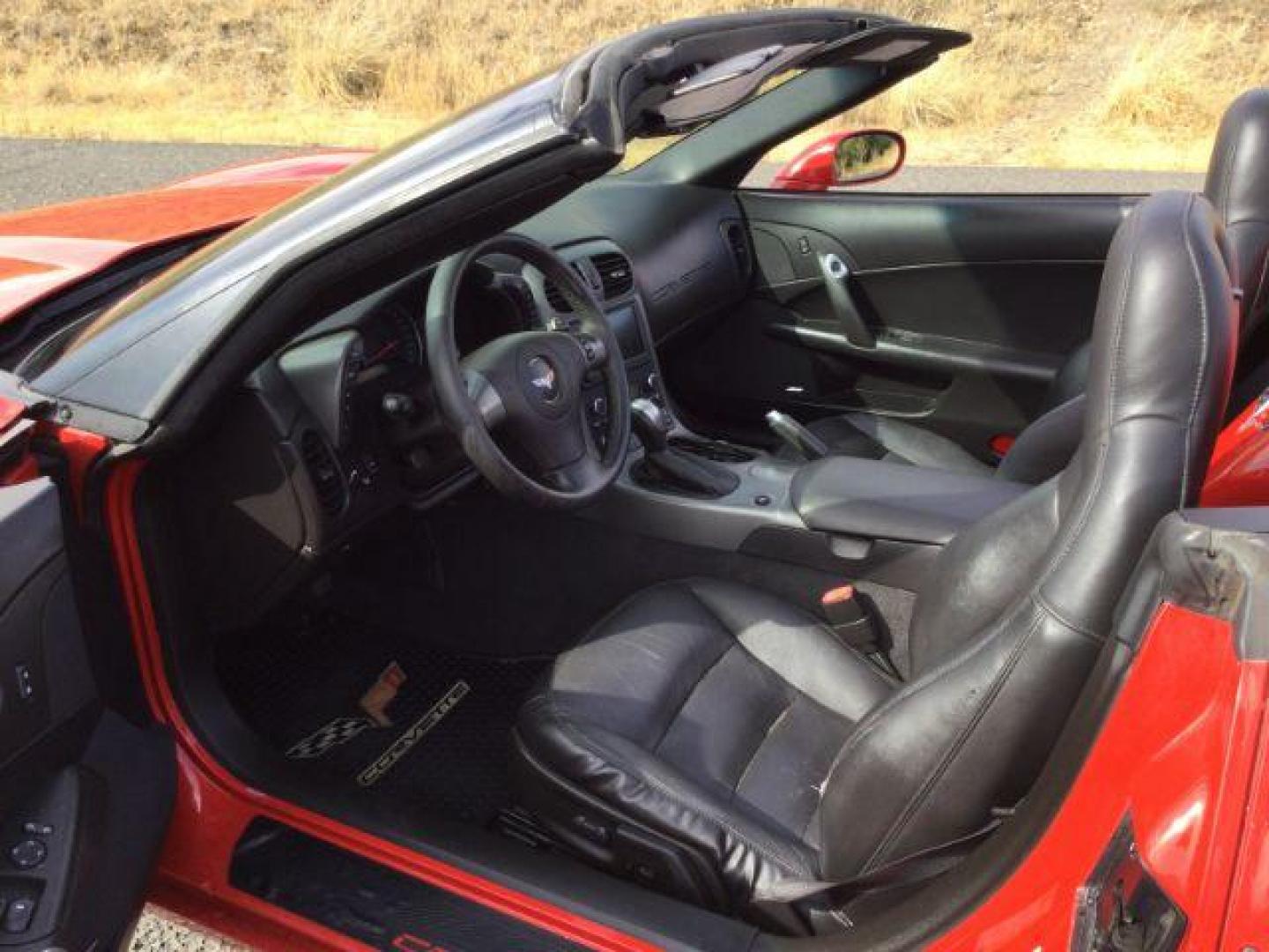 2007 Victory Red /BLACK LEATHER Chevrolet Corvette BASE (1G1YY36U875) with an 6.0L V8 LS2 engine, 6-Speed Automatic transmission, located at 1801 Main Street, Lewiston, 83501, (208) 743-9371, 46.417065, -117.004799 - Photo#9