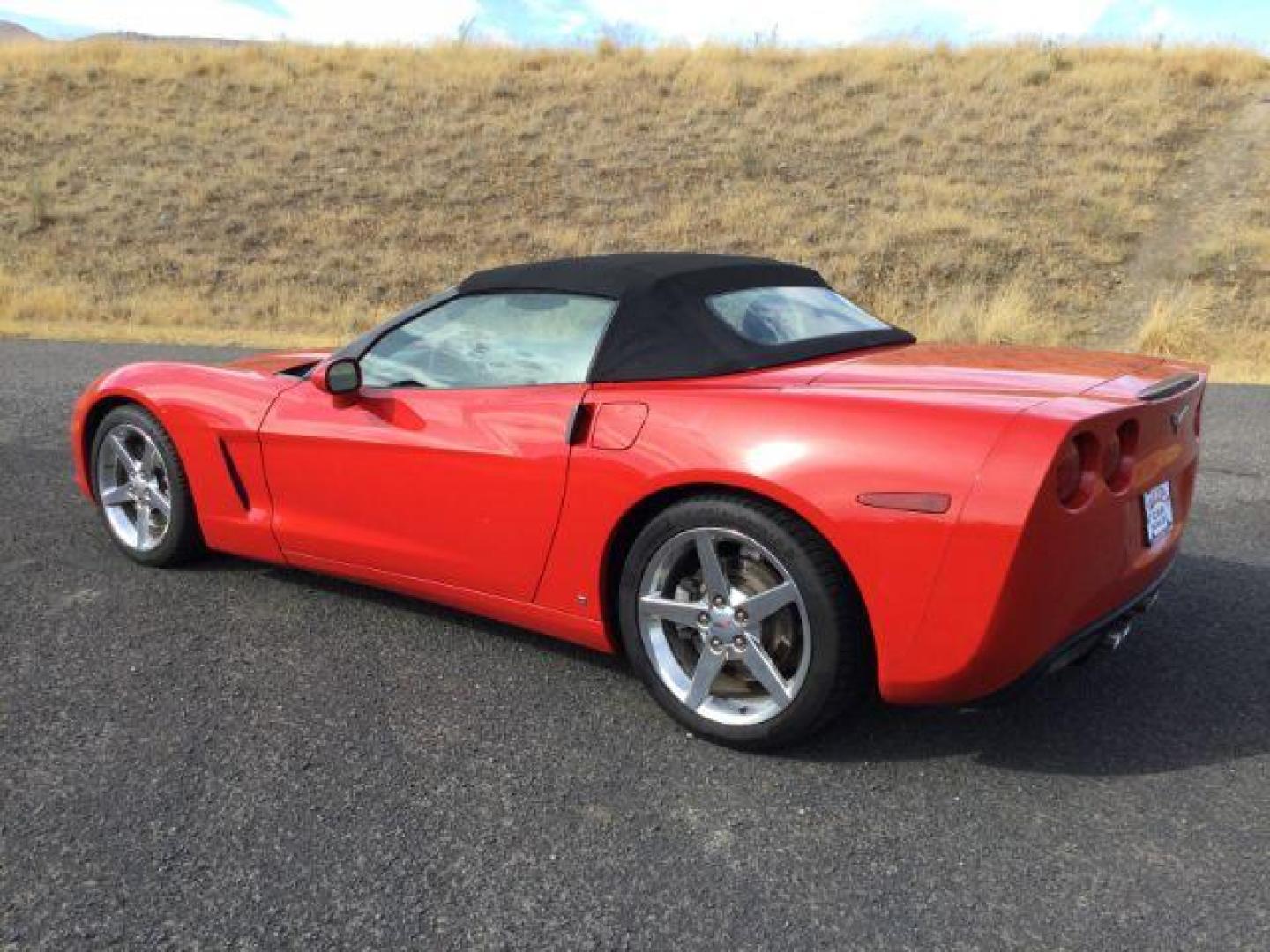 2007 Victory Red /BLACK LEATHER Chevrolet Corvette BASE (1G1YY36U875) with an 6.0L V8 LS2 engine, 6-Speed Automatic transmission, located at 1801 Main Street, Lewiston, 83501, (208) 743-9371, 46.417065, -117.004799 - Photo#13