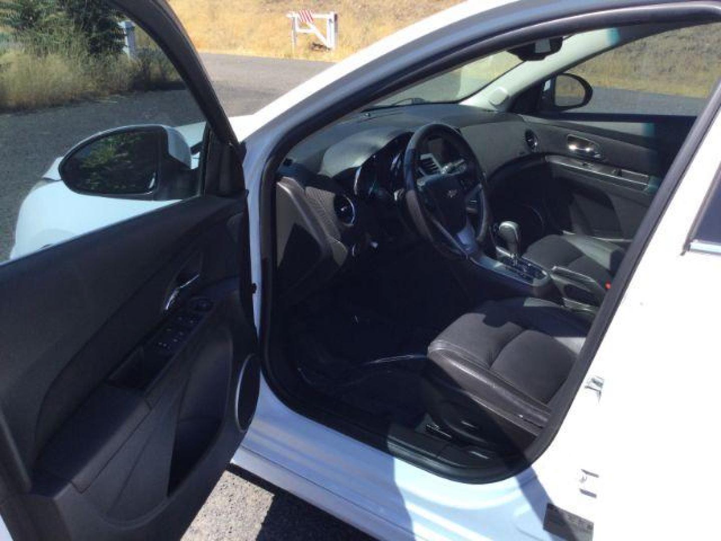 2015 Summit White /Jet Black Chevrolet Cruze LTZ (1G1PG5SB5F7) with an ECOTEC 1.4L I-4 DOHC engine, 6-Speed Automatic transmission, located at 1801 Main Street, Lewiston, 83501, (208) 743-9371, 46.417065, -117.004799 - Photo#3