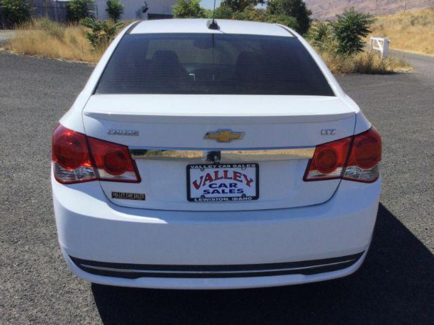 2015 Summit White /Jet Black Chevrolet Cruze LTZ (1G1PG5SB5F7) with an ECOTEC 1.4L I-4 DOHC engine, 6-Speed Automatic transmission, located at 1801 Main Street, Lewiston, 83501, (208) 743-9371, 46.417065, -117.004799 - Photo#13