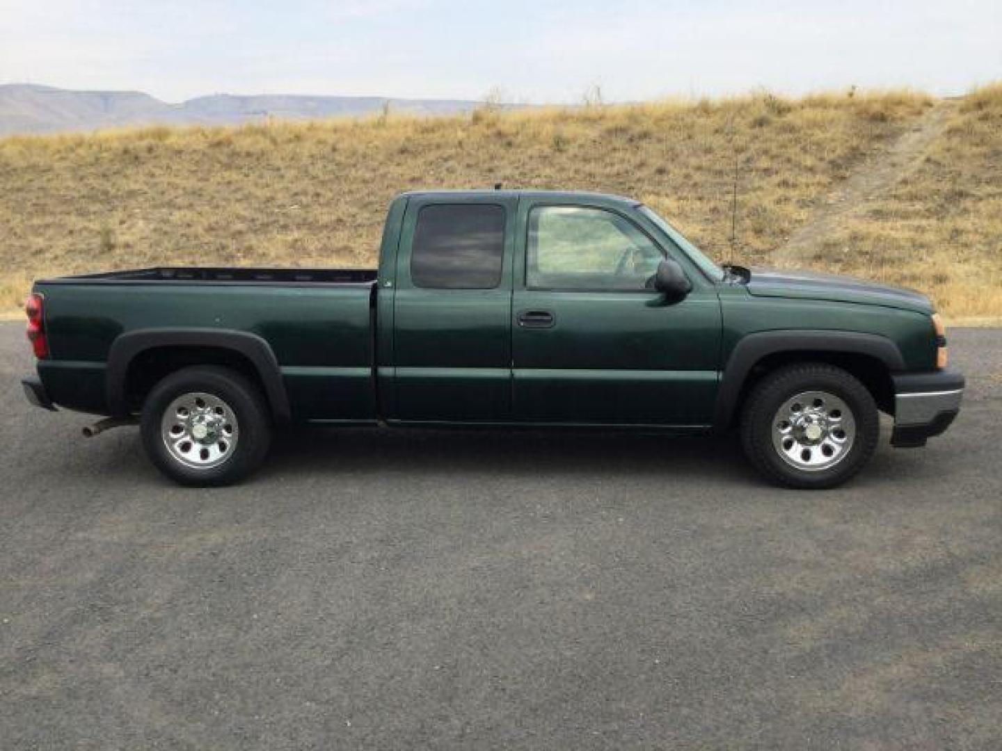 2006 Dark Green Metallic /Dark Charcoal Chevrolet Silverado 1500 LS (2GCEC19T661) with an Vortec 5.3L V-8 regular unleaded engine, 4 speed Automatic transmission, located at 1801 Main Street, Lewiston, 83501, (208) 743-9371, 46.417065, -117.004799 - Photo#1