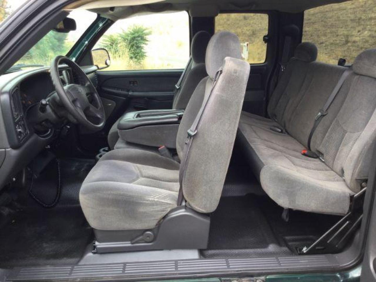 2006 Dark Green Metallic /Dark Charcoal Chevrolet Silverado 1500 LS (2GCEC19T661) with an Vortec 5.3L V-8 regular unleaded engine, 4 speed Automatic transmission, located at 1801 Main Street, Lewiston, 83501, (208) 743-9371, 46.417065, -117.004799 - Photo#4