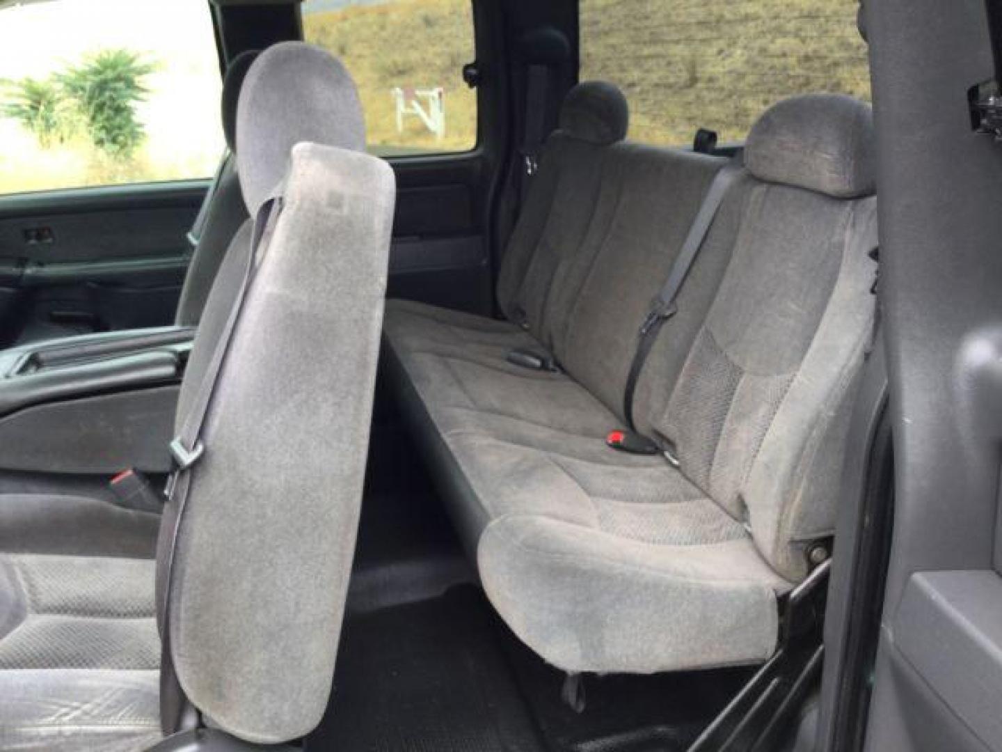 2006 Dark Green Metallic /Dark Charcoal Chevrolet Silverado 1500 LS (2GCEC19T661) with an Vortec 5.3L V-8 regular unleaded engine, 4 speed Automatic transmission, located at 1801 Main Street, Lewiston, 83501, (208) 743-9371, 46.417065, -117.004799 - Photo#5