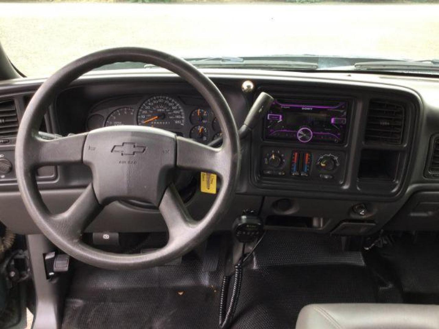 2006 Dark Green Metallic /Dark Charcoal Chevrolet Silverado 1500 LS (2GCEC19T661) with an Vortec 5.3L V-8 regular unleaded engine, 4 speed Automatic transmission, located at 1801 Main Street, Lewiston, 83501, (208) 743-9371, 46.417065, -117.004799 - Photo#6
