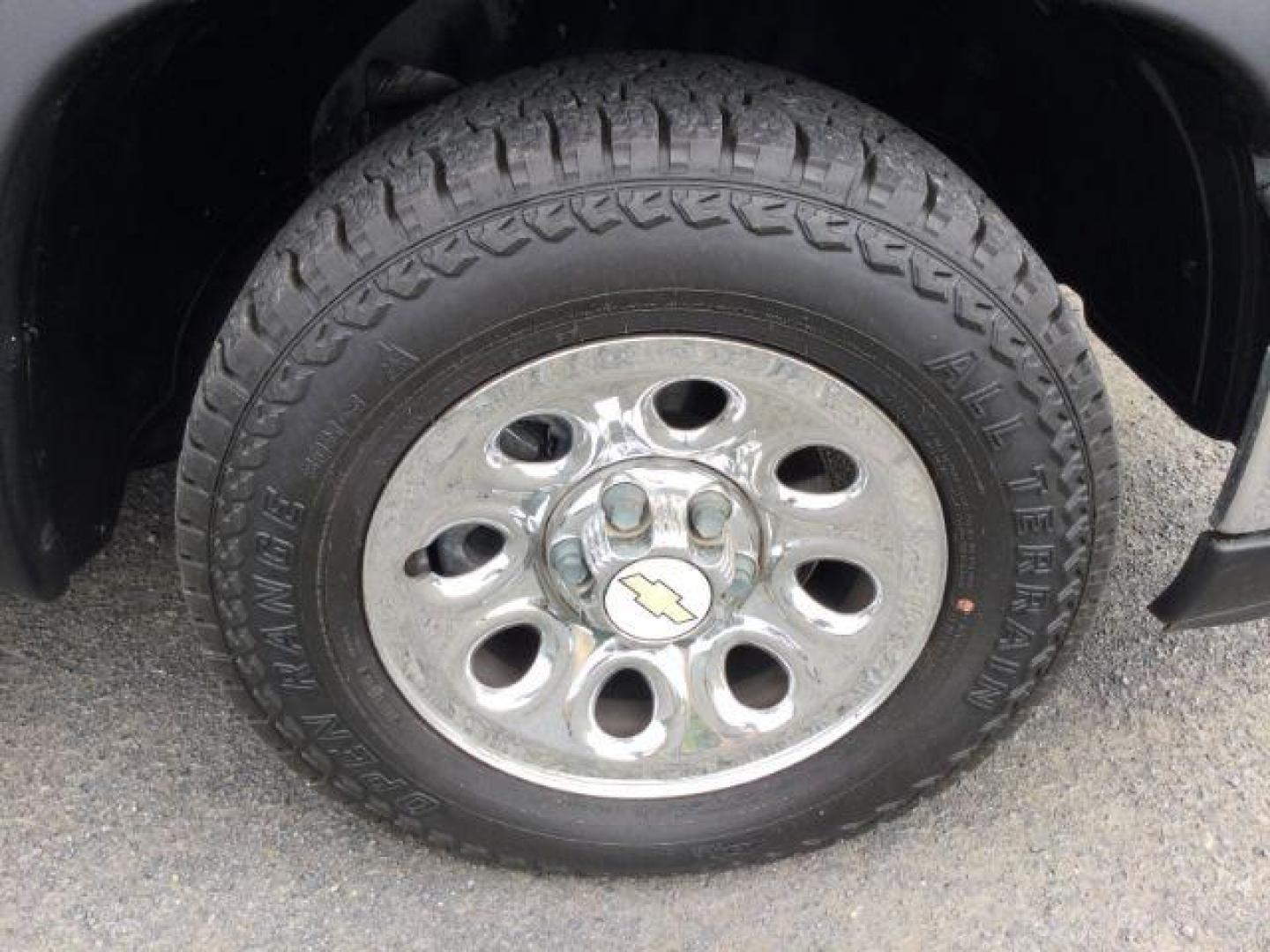 2006 Dark Green Metallic /Dark Charcoal Chevrolet Silverado 1500 LS (2GCEC19T661) with an Vortec 5.3L V-8 regular unleaded engine, 4 speed Automatic transmission, located at 1801 Main Street, Lewiston, 83501, (208) 743-9371, 46.417065, -117.004799 - Photo#12