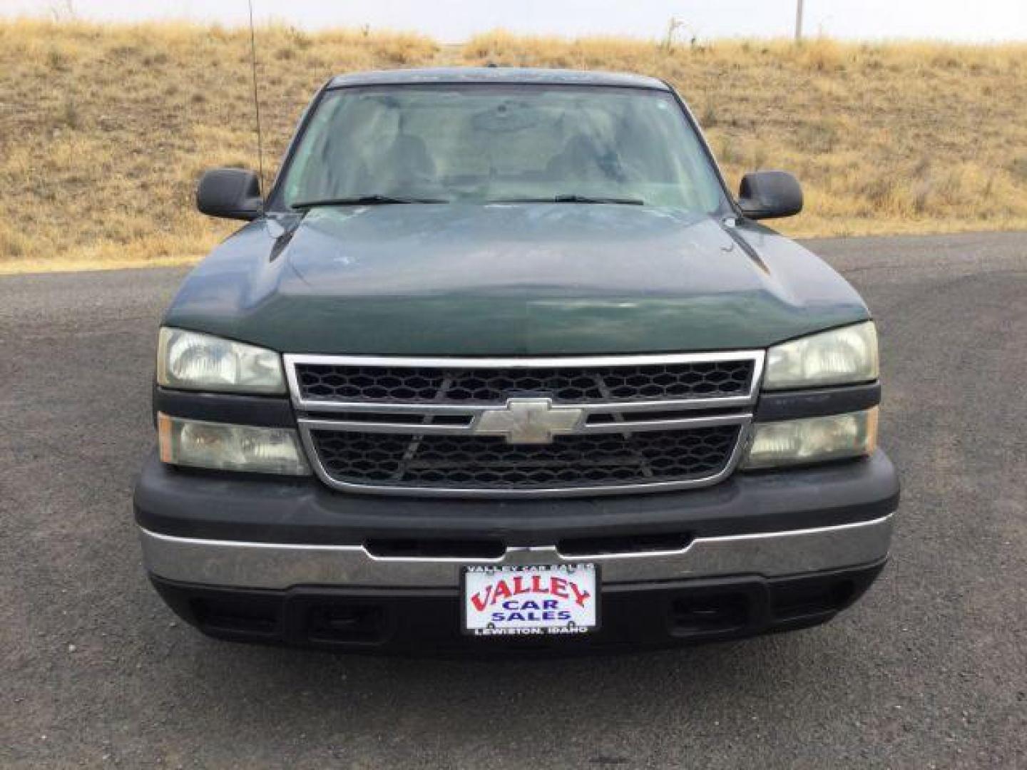 2006 Dark Green Metallic /Dark Charcoal Chevrolet Silverado 1500 LS (2GCEC19T661) with an Vortec 5.3L V-8 regular unleaded engine, 4 speed Automatic transmission, located at 1801 Main Street, Lewiston, 83501, (208) 743-9371, 46.417065, -117.004799 - Photo#14