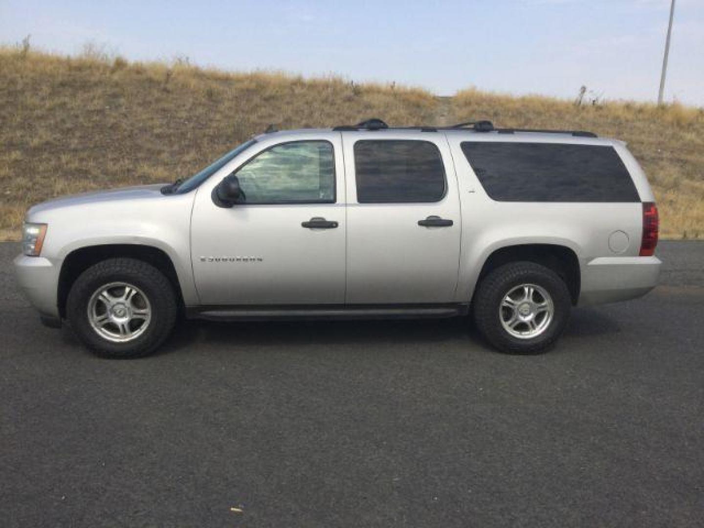 2007 Silver Birch Metallic /Light Titanium/Dark Titanium Chevrolet Suburban 1500 LS (3GNFK163X7G) with an 5.3L V8 engine, 4 speed Automatic transmission, located at 1801 Main Street, Lewiston, 83501, (208) 743-9371, 46.417065, -117.004799 - Photo#1