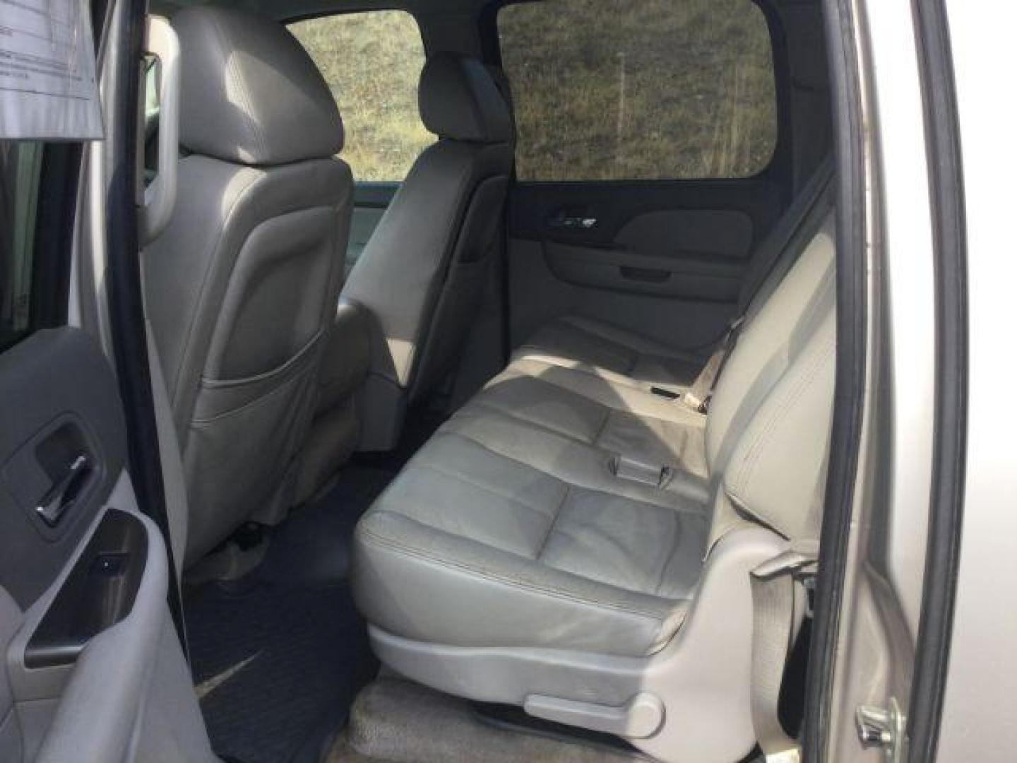 2007 Silver Birch Metallic /Light Titanium/Dark Titanium Chevrolet Suburban 1500 LS (3GNFK163X7G) with an 5.3L V8 engine, 4 speed Automatic transmission, located at 1801 Main Street, Lewiston, 83501, (208) 743-9371, 46.417065, -117.004799 - Photo#13