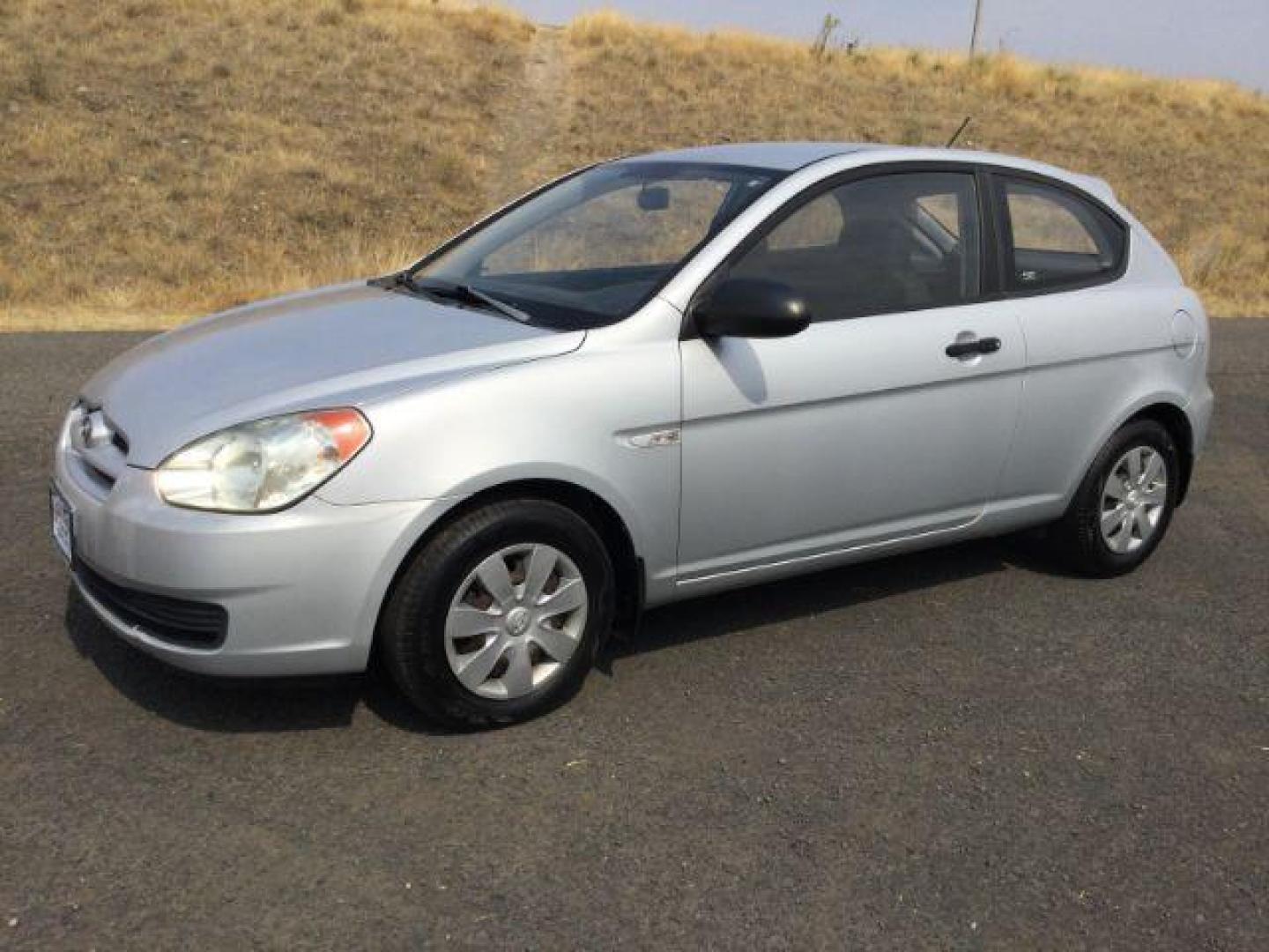 2007 Platinum Silver /Black Hyundai Accent GS (KMHCM36C17U) with an 1.6L I-4 DOHC engine, located at 1801 Main Street, Lewiston, 83501, (208) 743-9371, 46.417065, -117.004799 - Photo#1