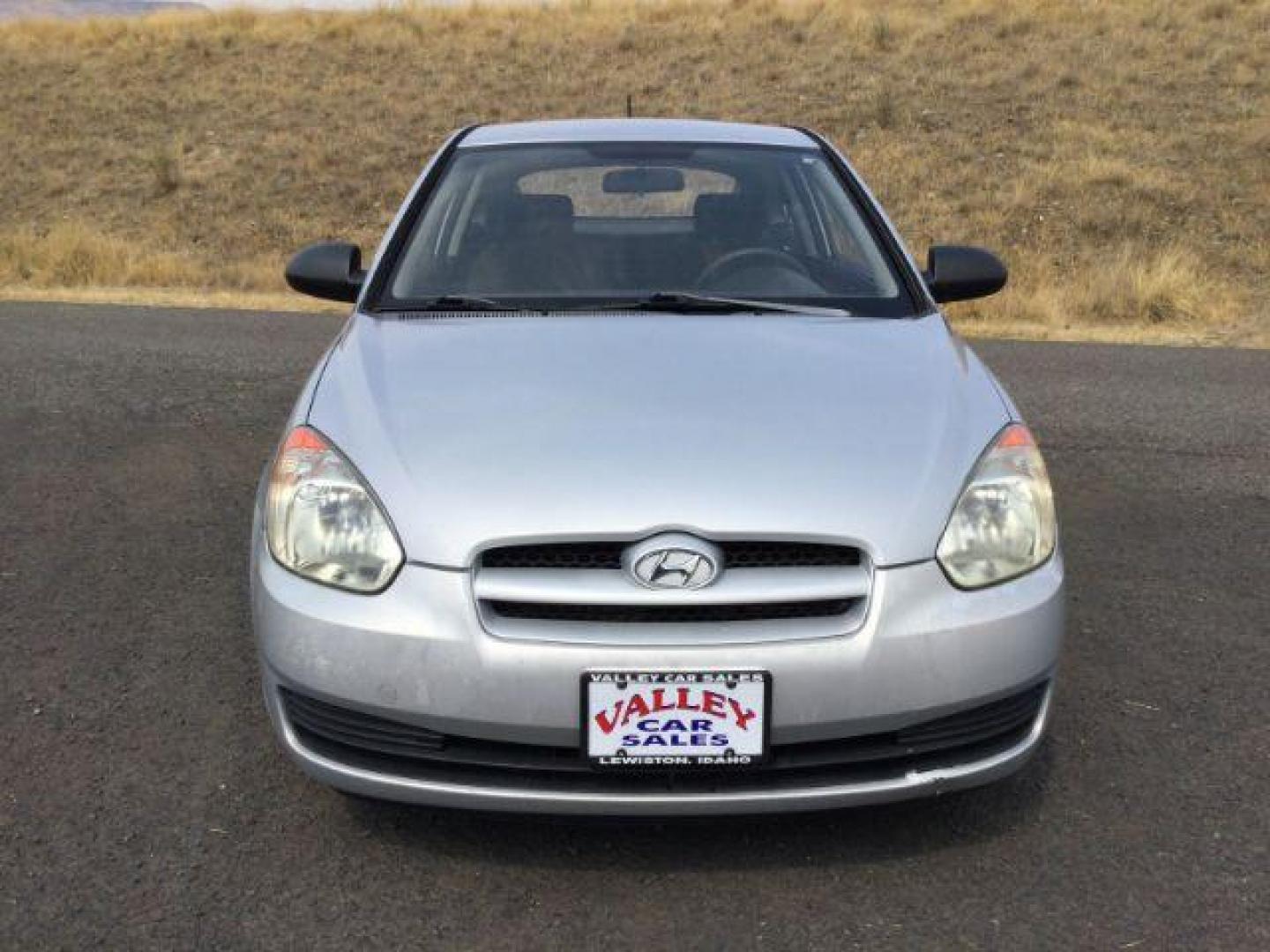2007 Platinum Silver /Black Hyundai Accent GS (KMHCM36C17U) with an 1.6L I-4 DOHC engine, located at 1801 Main Street, Lewiston, 83501, (208) 743-9371, 46.417065, -117.004799 - Photo#7