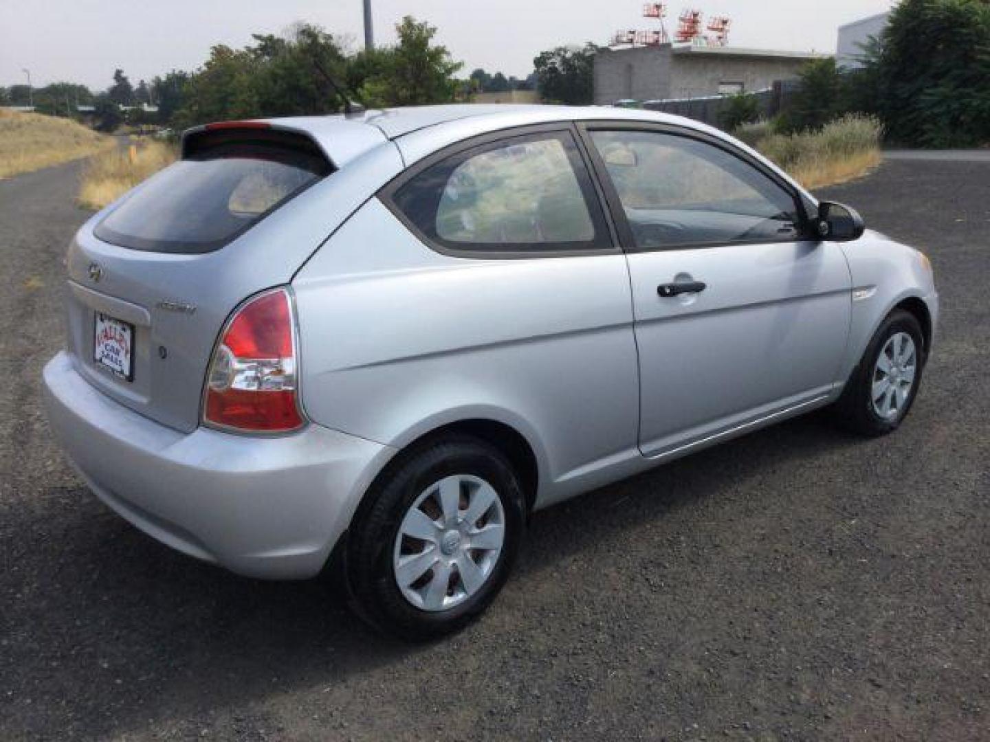 2007 Platinum Silver /Black Hyundai Accent GS (KMHCM36C17U) with an 1.6L I-4 DOHC engine, located at 1801 Main Street, Lewiston, 83501, (208) 743-9371, 46.417065, -117.004799 - Photo#11