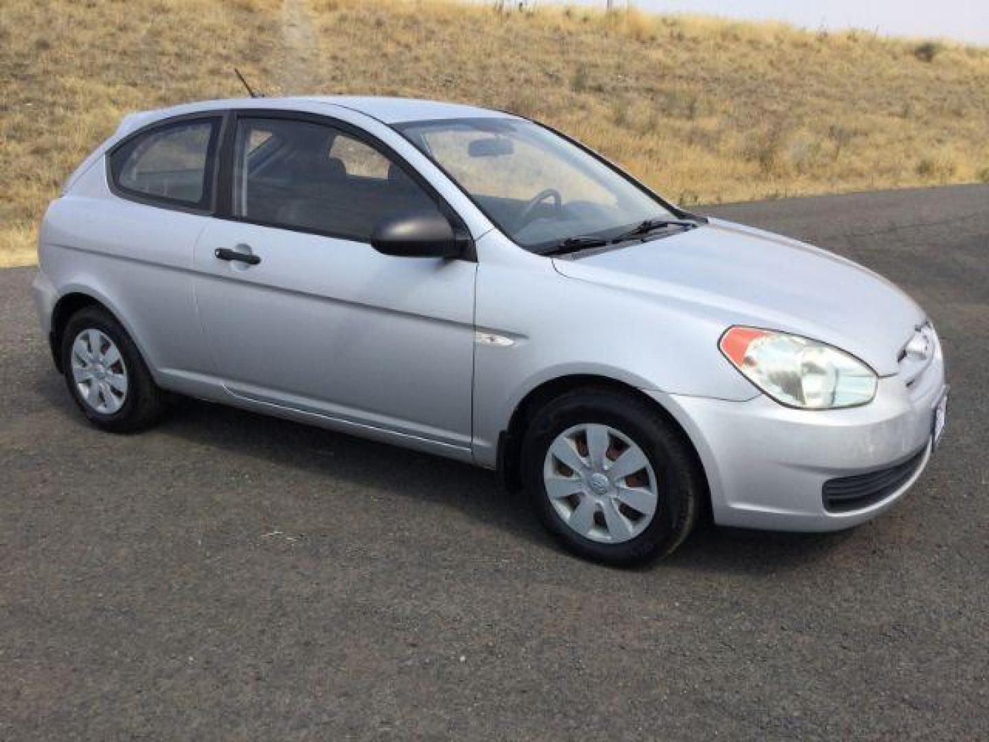 2007 Platinum Silver /Black Hyundai Accent GS (KMHCM36C17U) with an 1.6L I-4 DOHC engine, located at 1801 Main Street, Lewiston, 83501, (208) 743-9371, 46.417065, -117.004799 - Photo#13