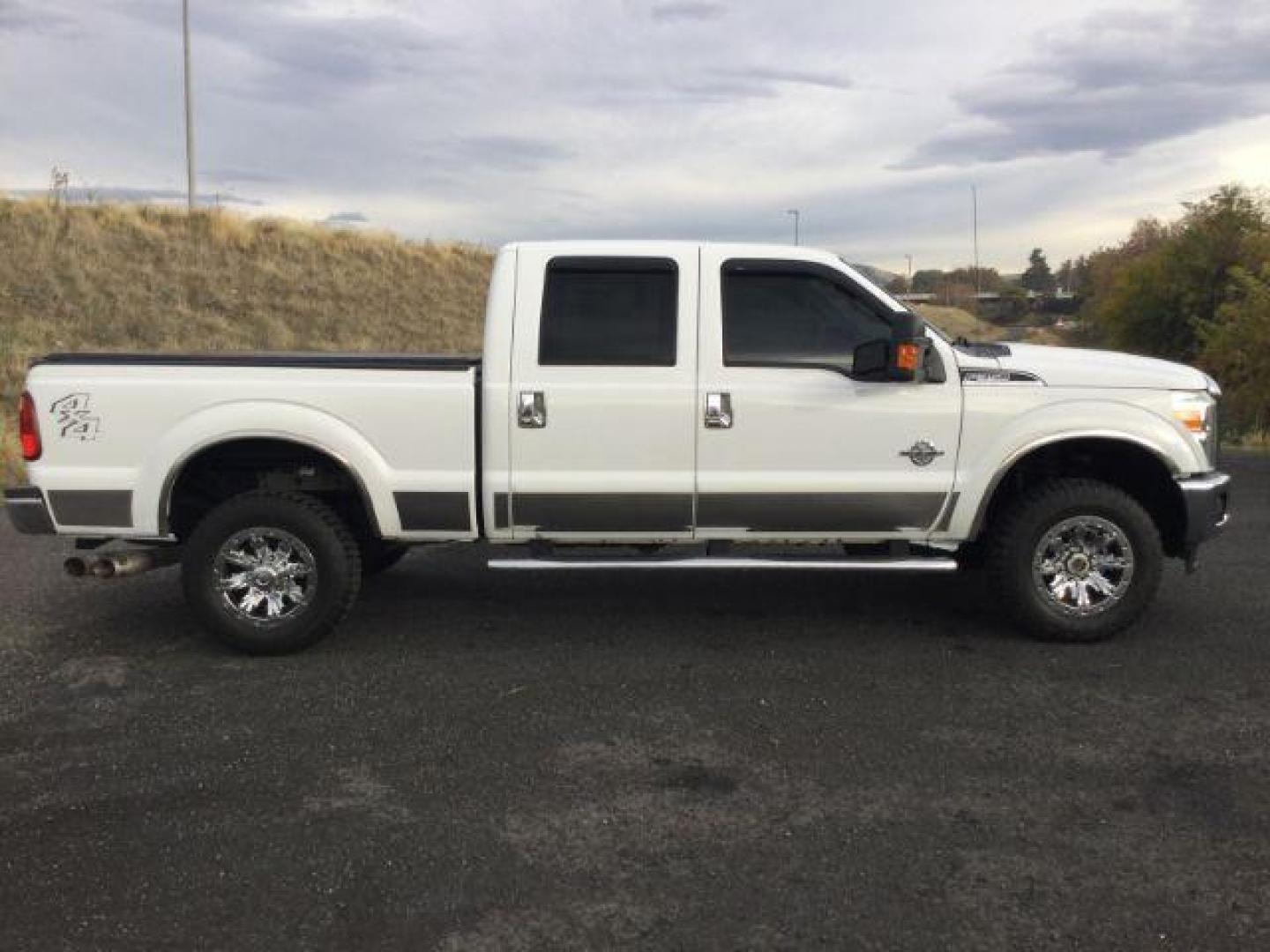 2011 Oxford White /Black Ford F-350 LARIAT (1FT8W3BTXBE) with an Powerstroke 6.7L V-8 diesel direct injection engine, 6-SPEED AUTOMATIC transmission, located at 1801 Main Street, Lewiston, 83501, (208) 743-9371, 46.417065, -117.004799 - Photo#2
