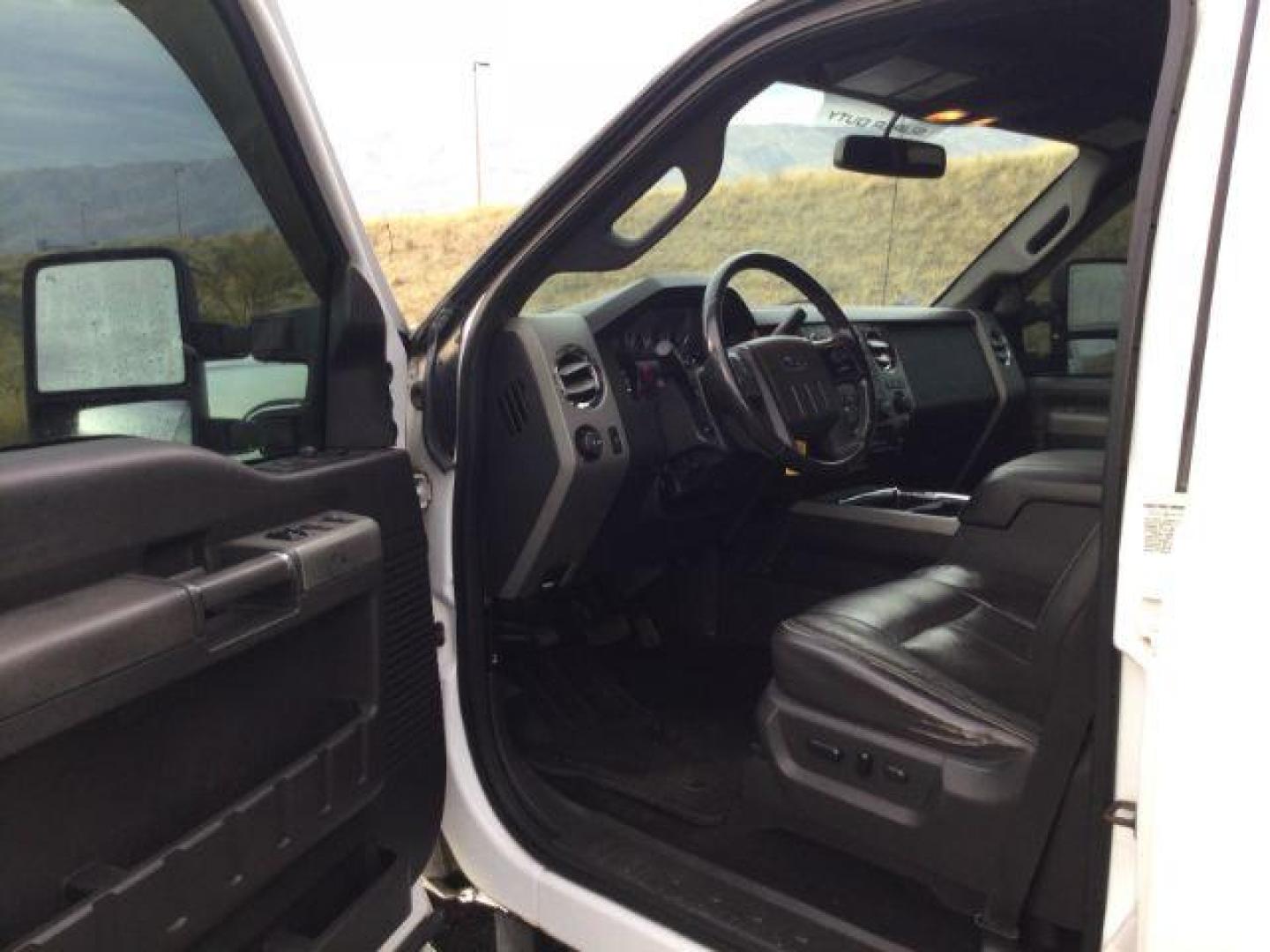 2011 Oxford White /Black Ford F-350 LARIAT (1FT8W3BTXBE) with an Powerstroke 6.7L V-8 diesel direct injection engine, 6-SPEED AUTOMATIC transmission, located at 1801 Main Street, Lewiston, 83501, (208) 743-9371, 46.417065, -117.004799 - Photo#4